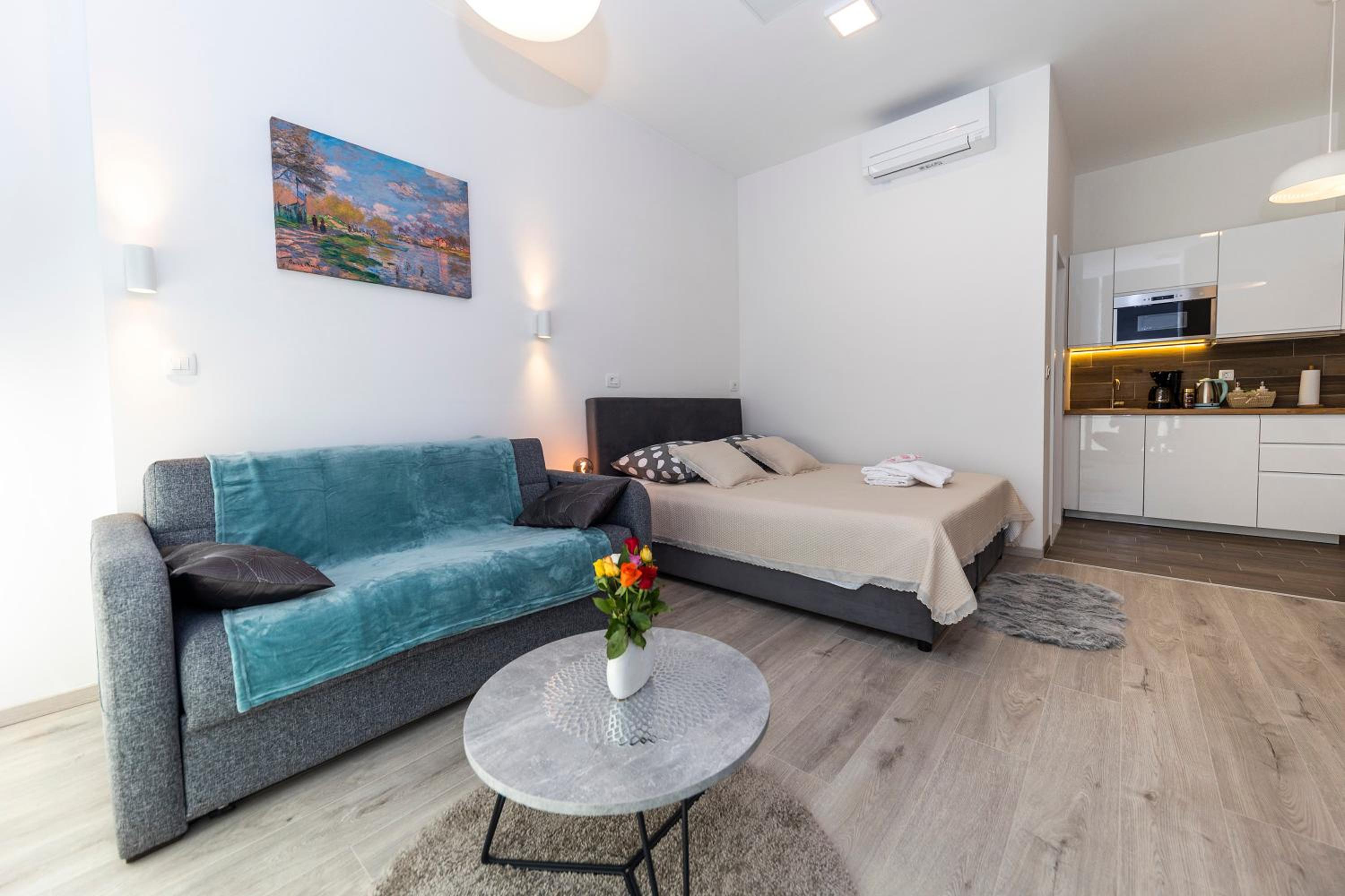 King Studio with Sofa Bed photo 3