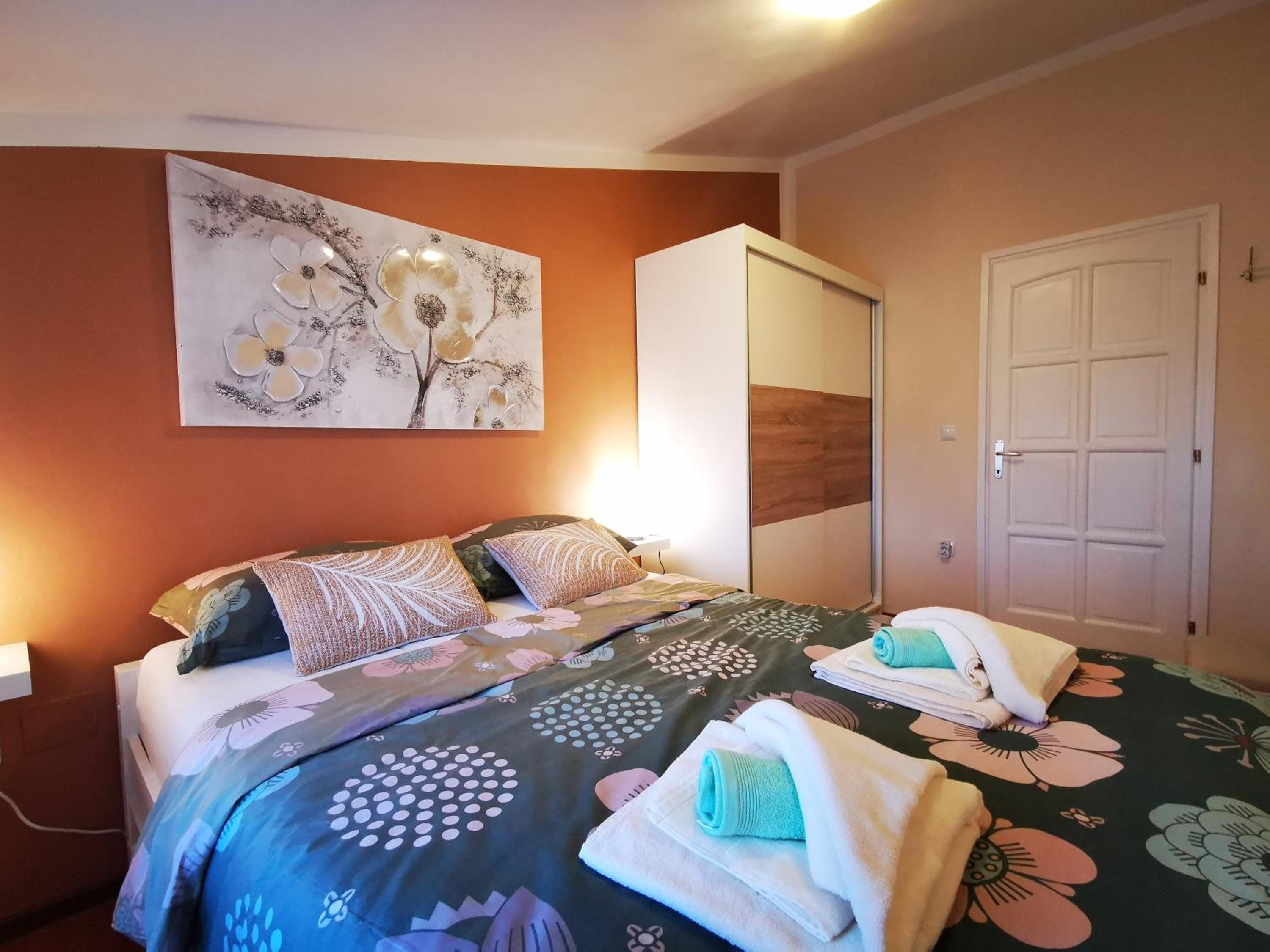 Three-Bedroom Apartment - Photo 21