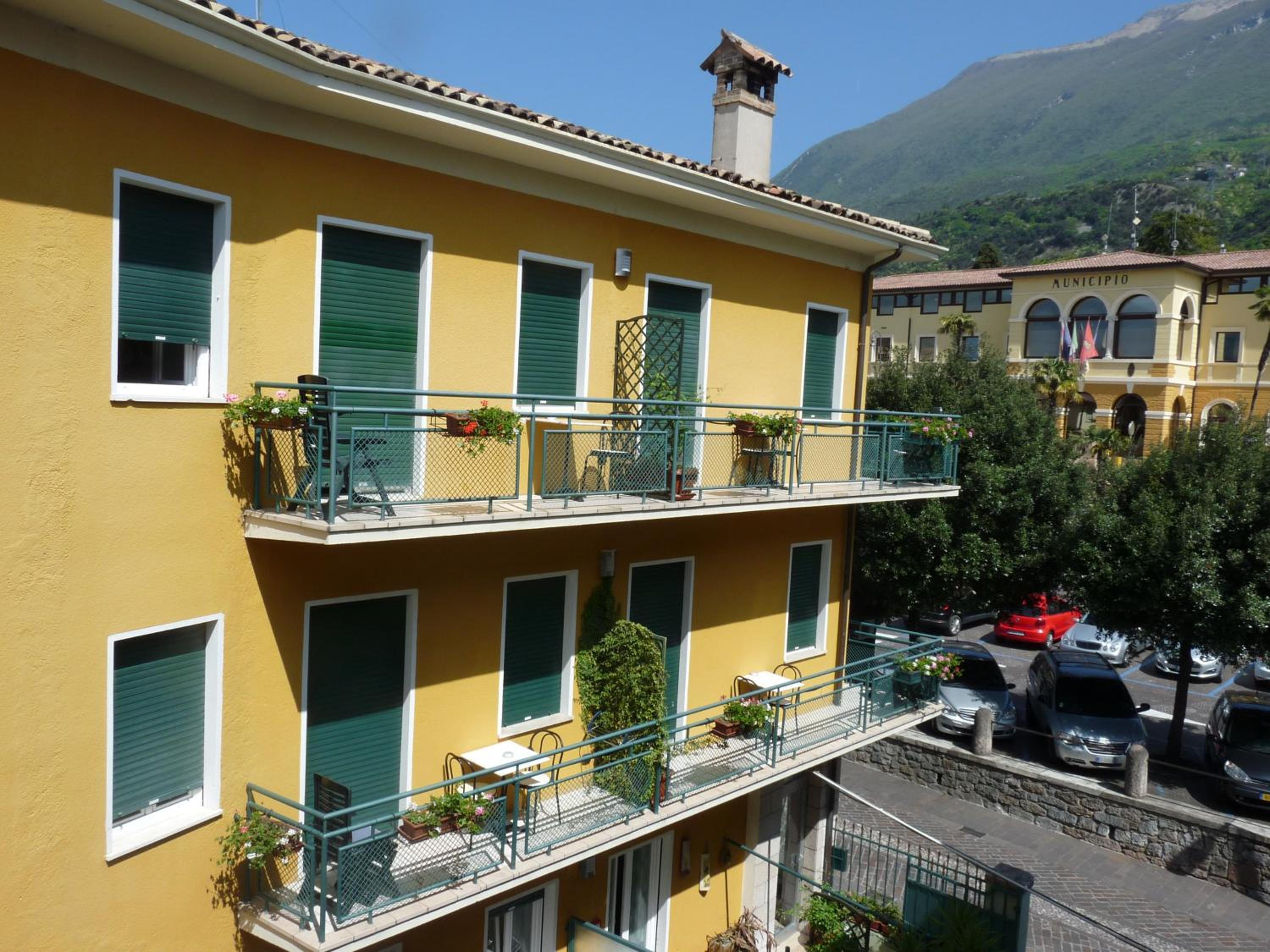 Double or Twin Room with Balcony - Photo 14