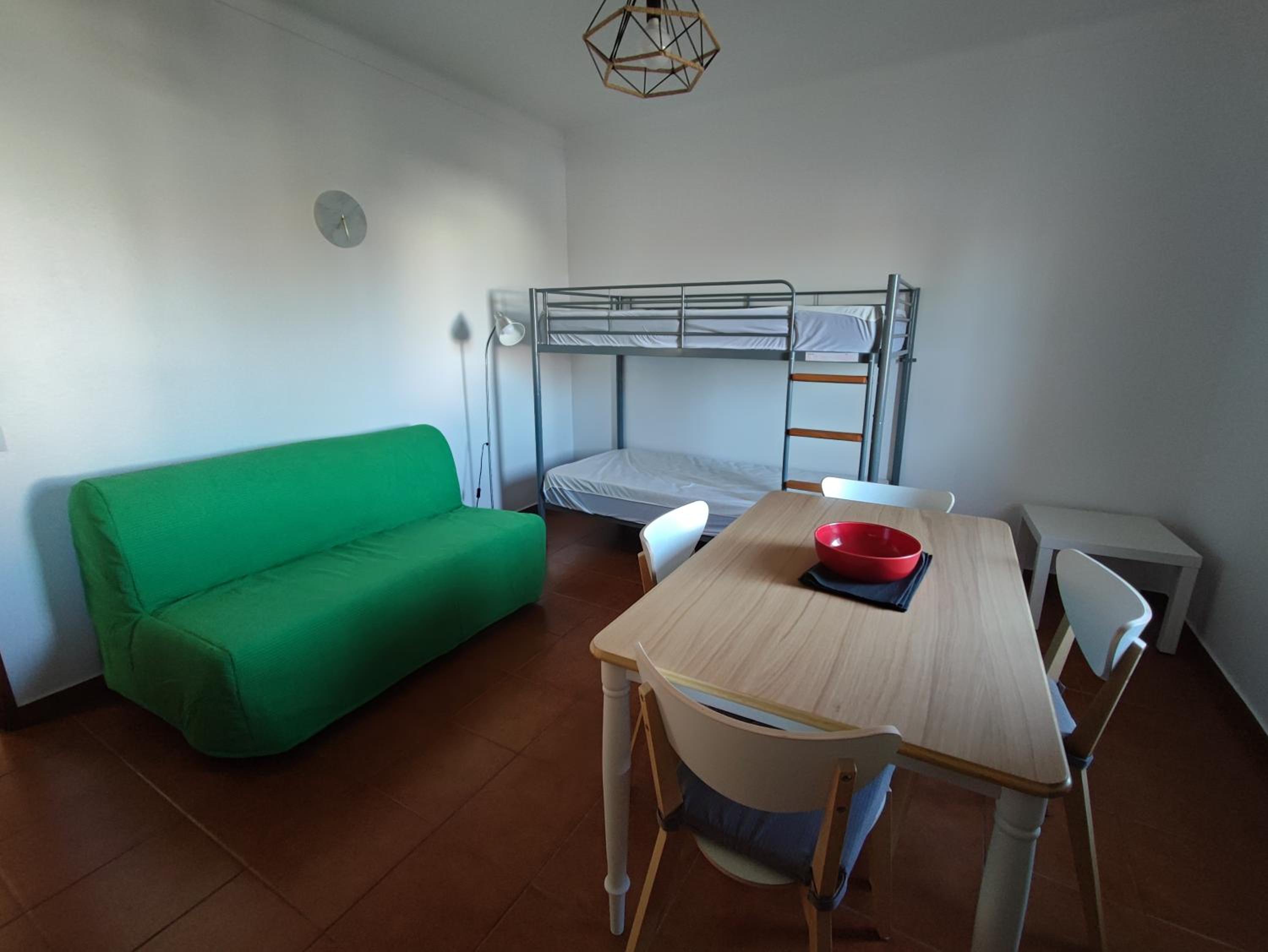 One-Bedroom Apartment - Photo 1
