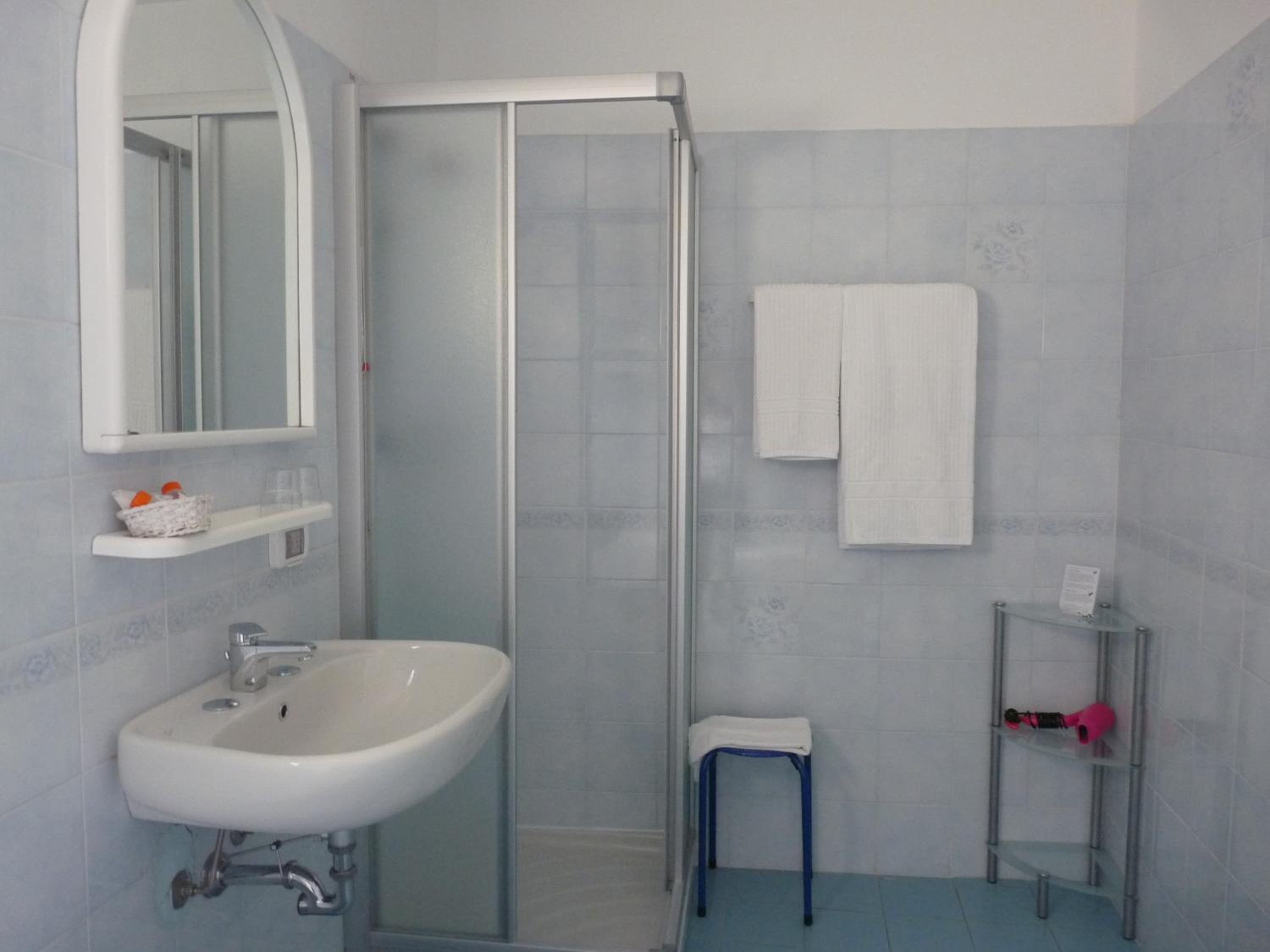 Double or Twin Room - Photo 2
