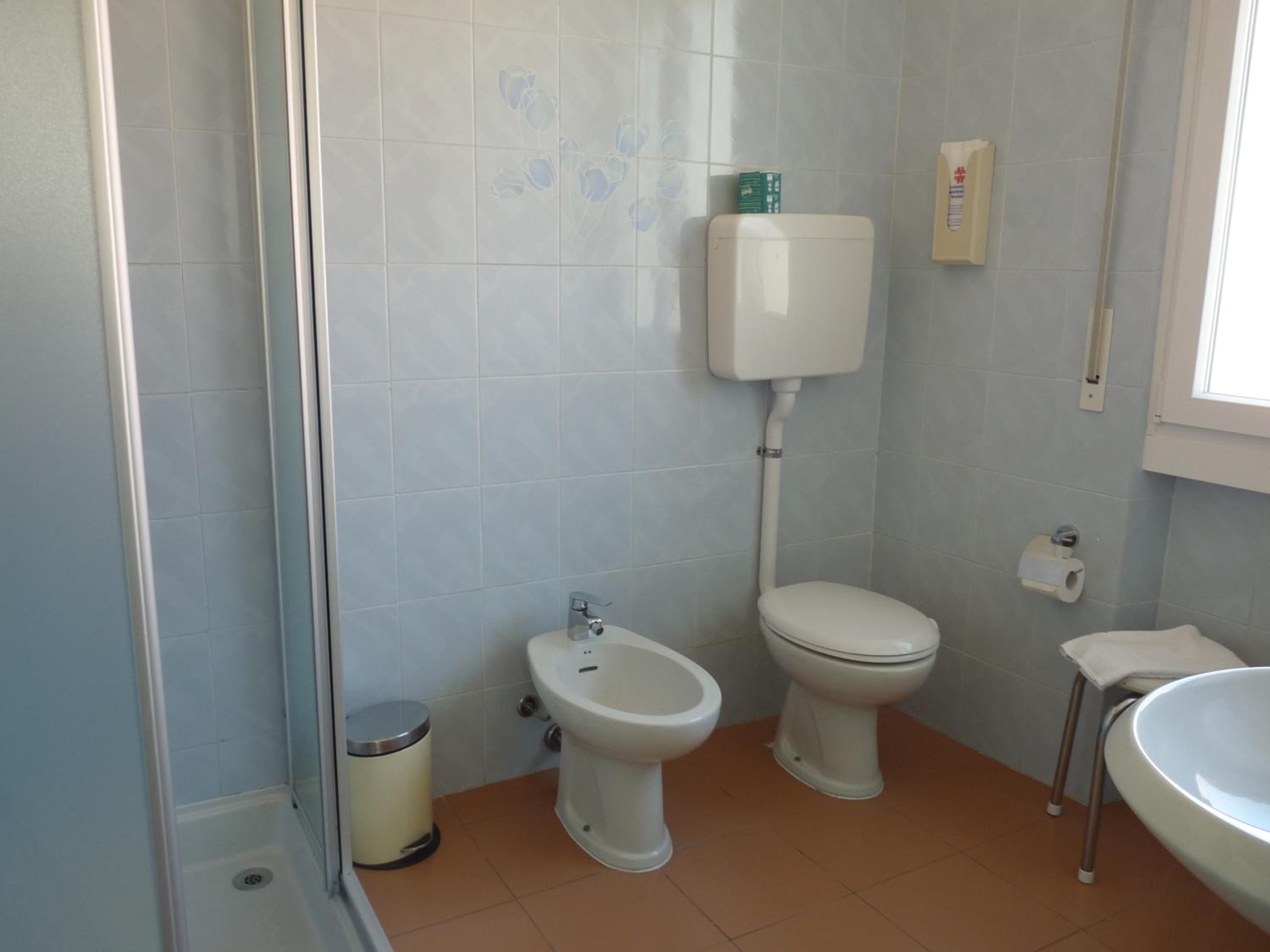 Double or Twin Room - Photo 12