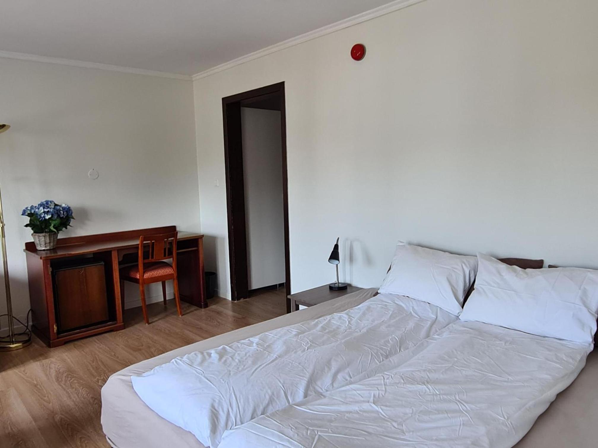 Double Room - Photo 12