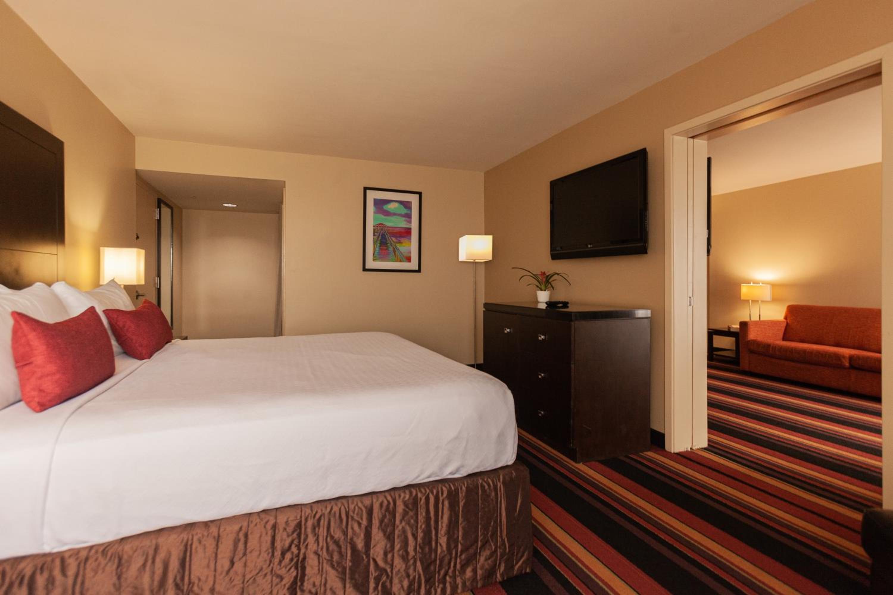 King Suite With Living Room - Disability Access/Non Smoking