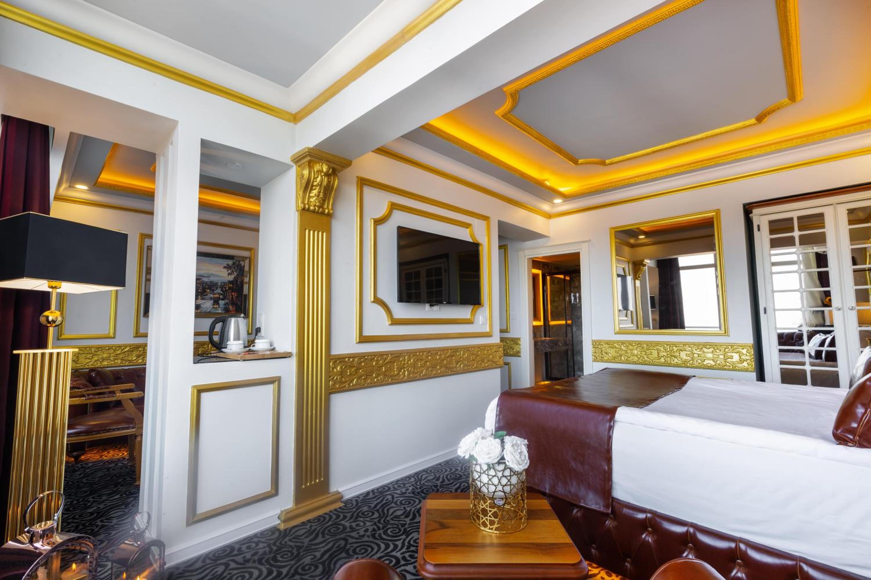 Deluxe King Suite