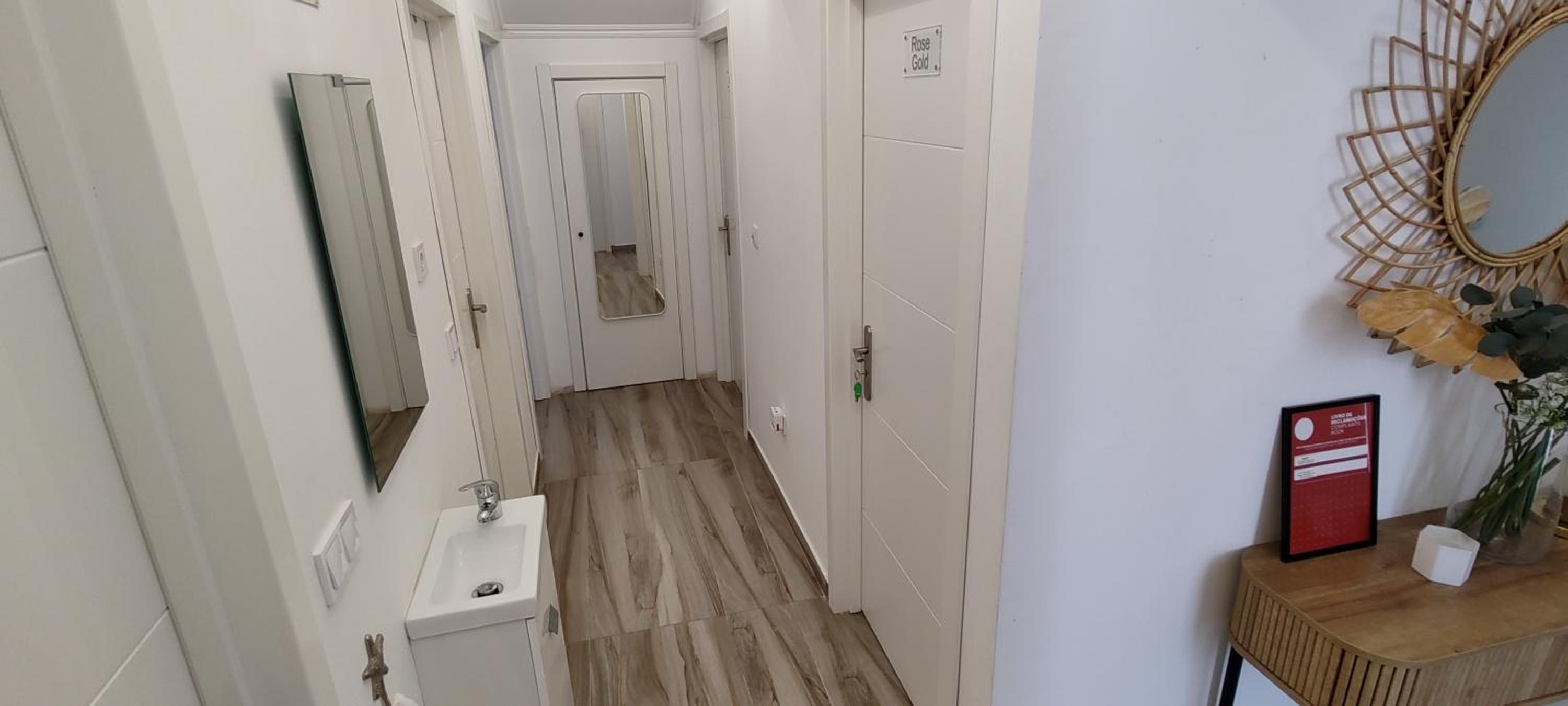Deluxe Double Room with Balcony photo 3