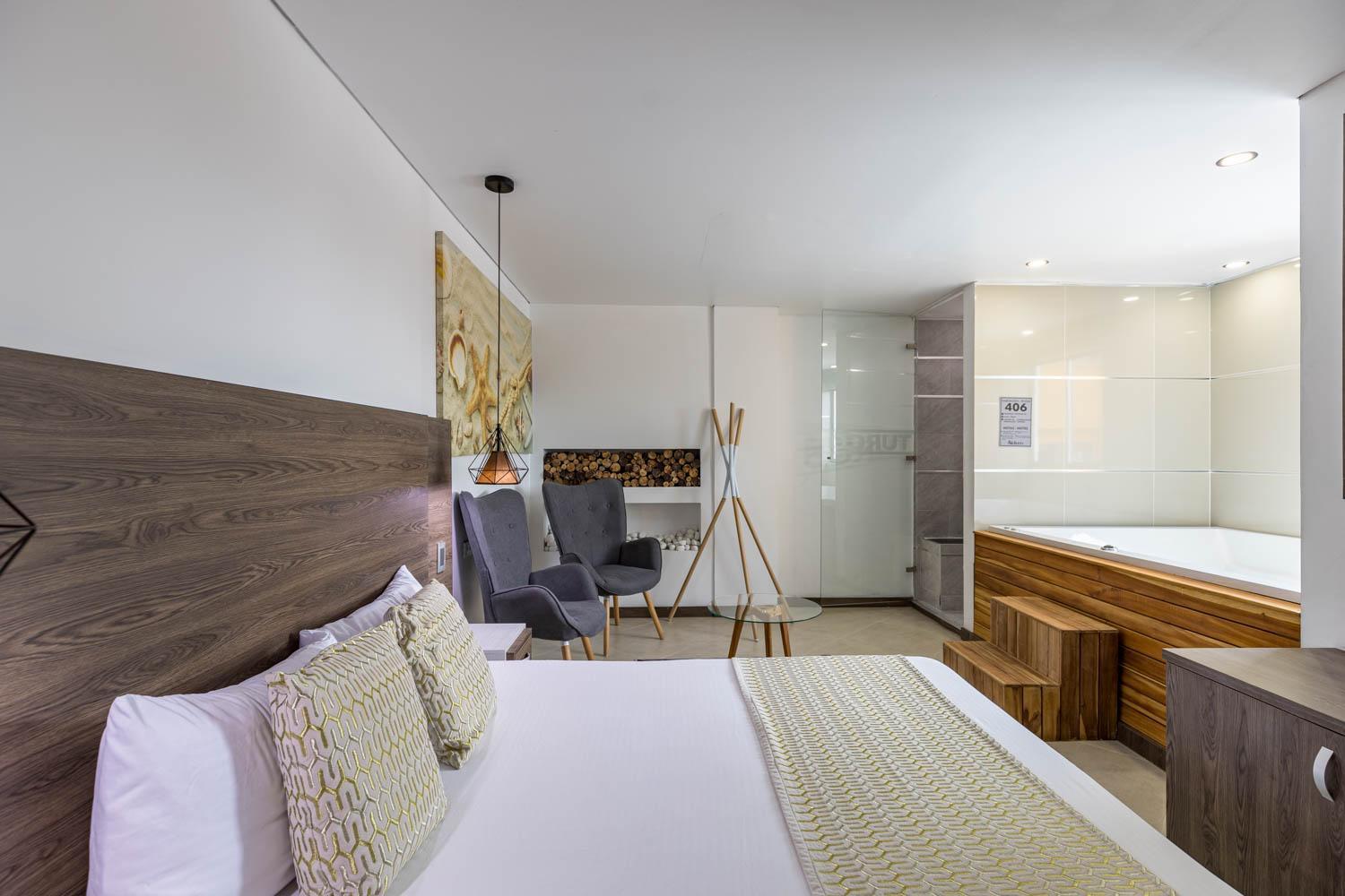 Deluxe Suite with Spa Bath photo 3
