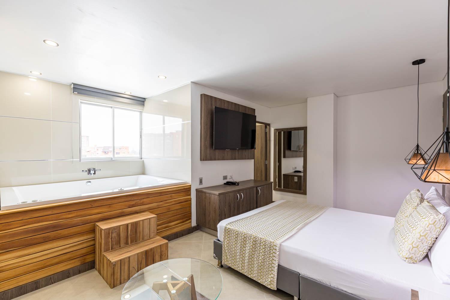 Deluxe Suite with Spa Bath photo 2