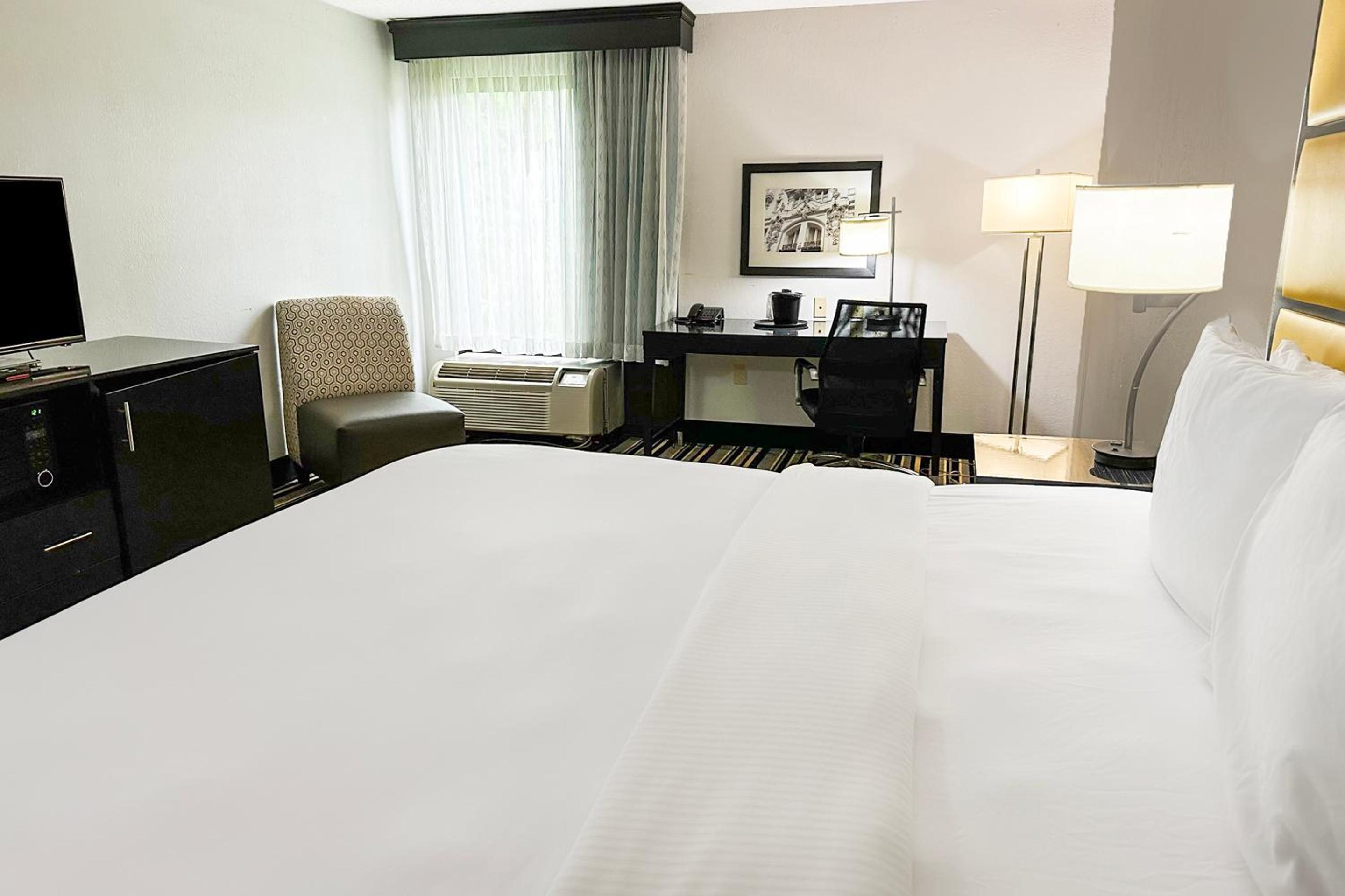King Bed Non-Smoking - Photo 2