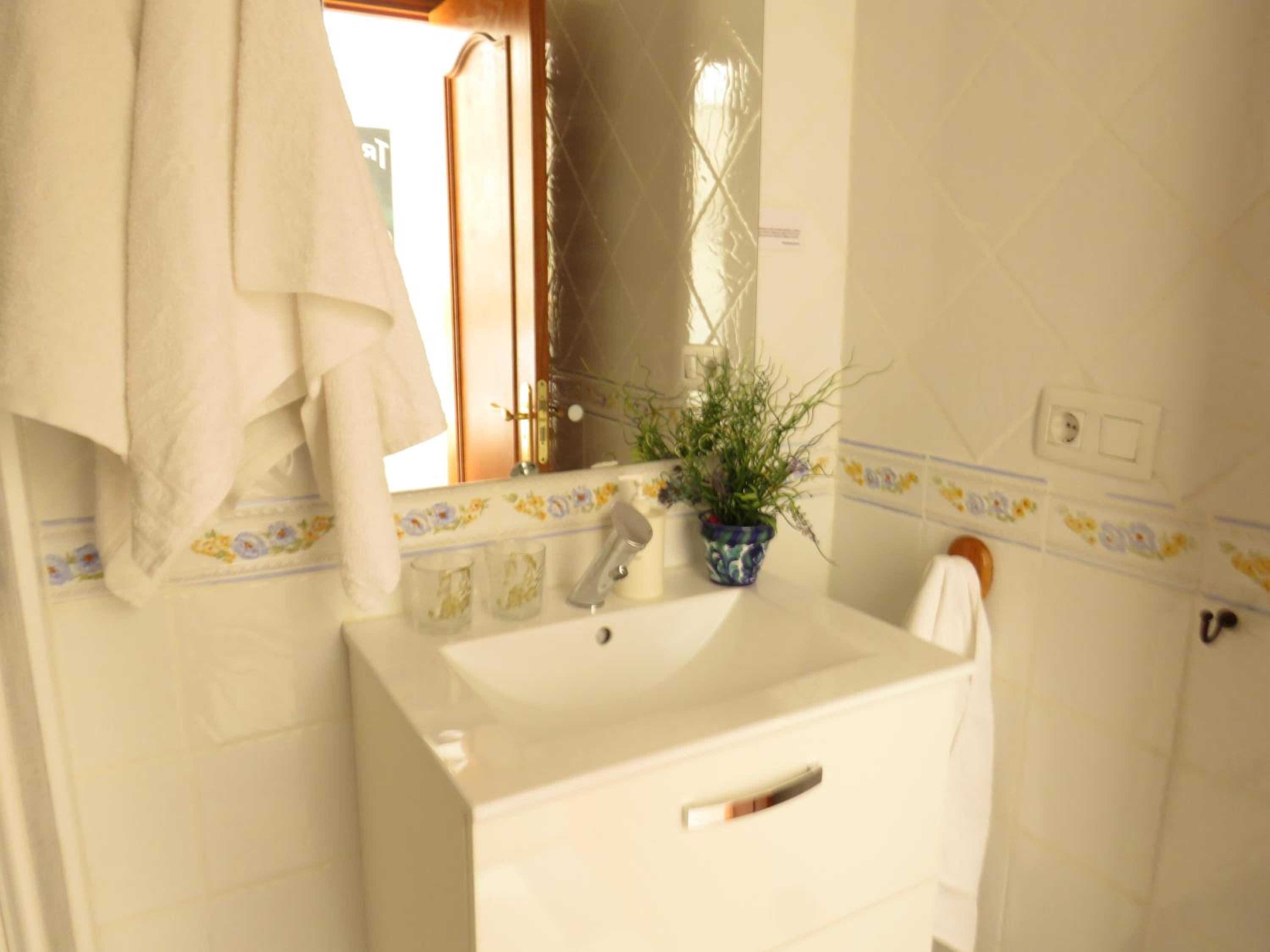 Double Room - Photo 8