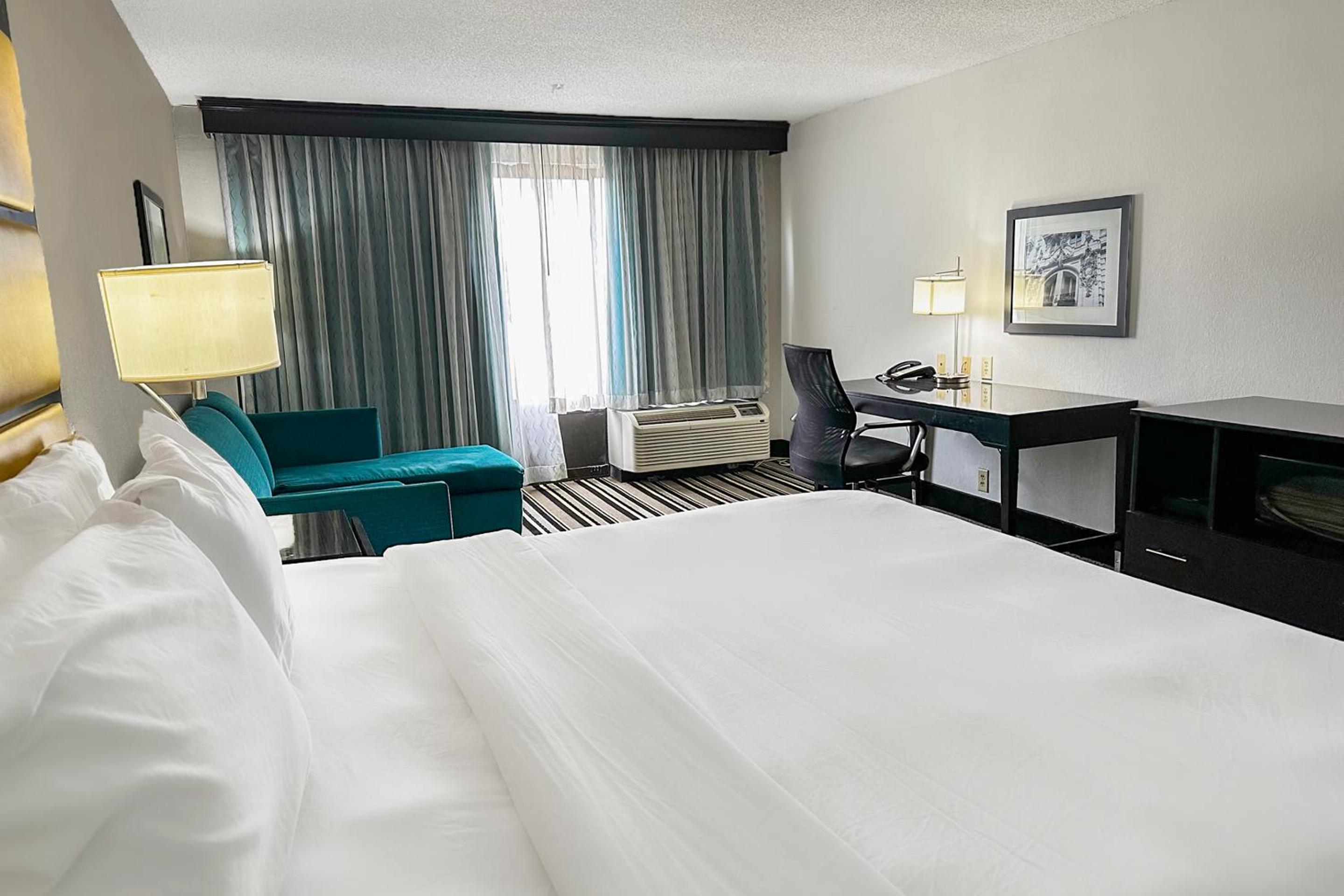 Suite - King Bed - Photo 2