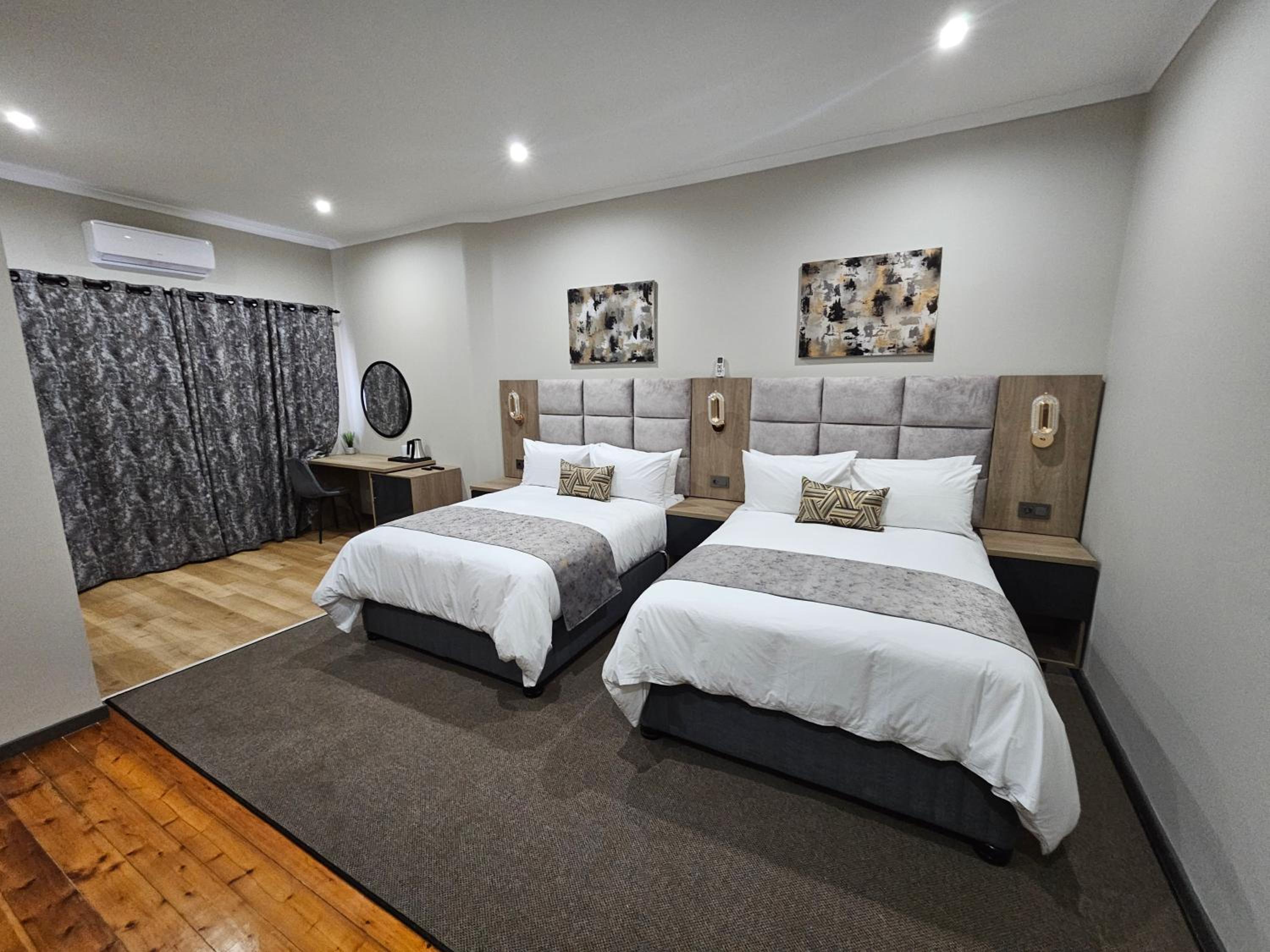 Deluxe Family Room photo 3