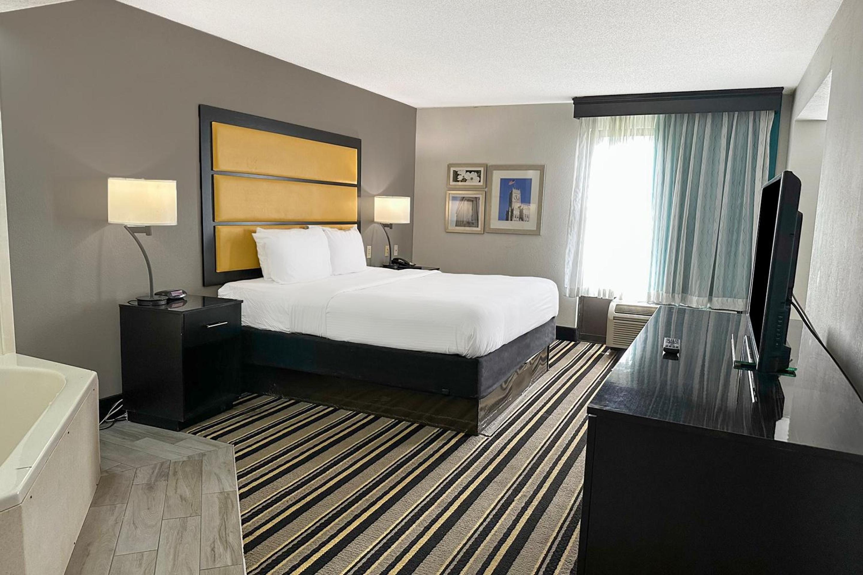 1 Bedroom Suite with Jetted Tub - Photo 1