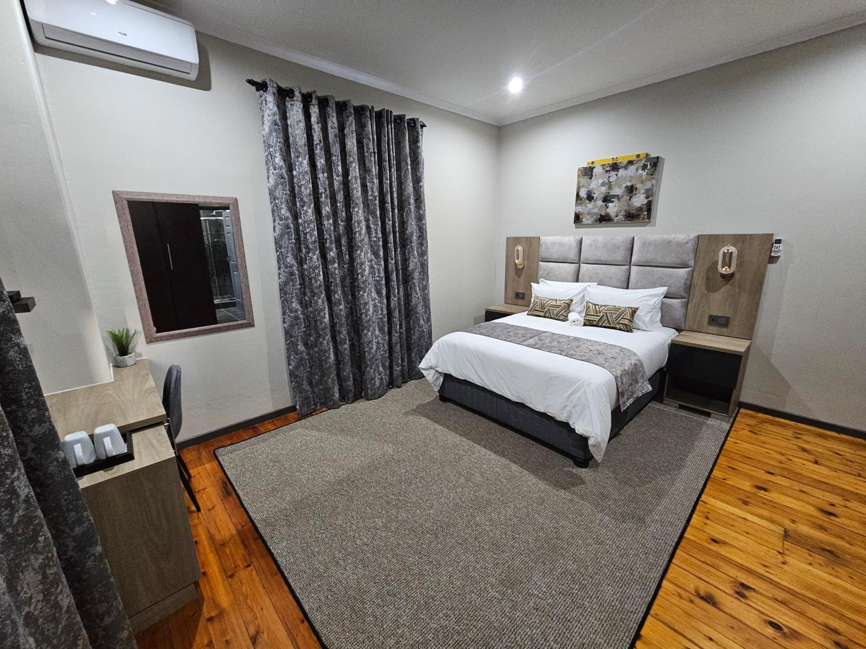 Deluxe Queen Room photo 1