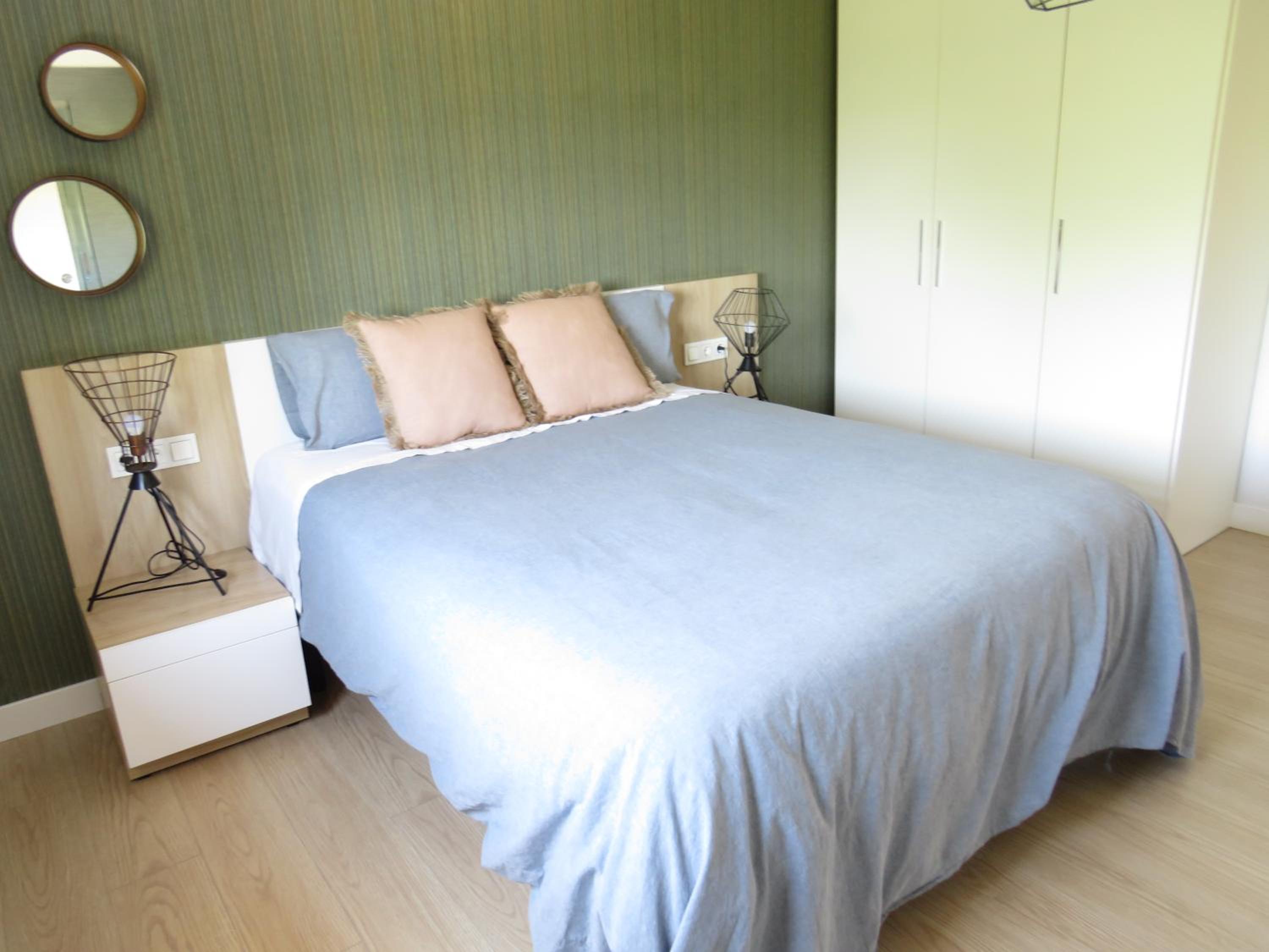 One-Bedroom Apartment - Photo 2