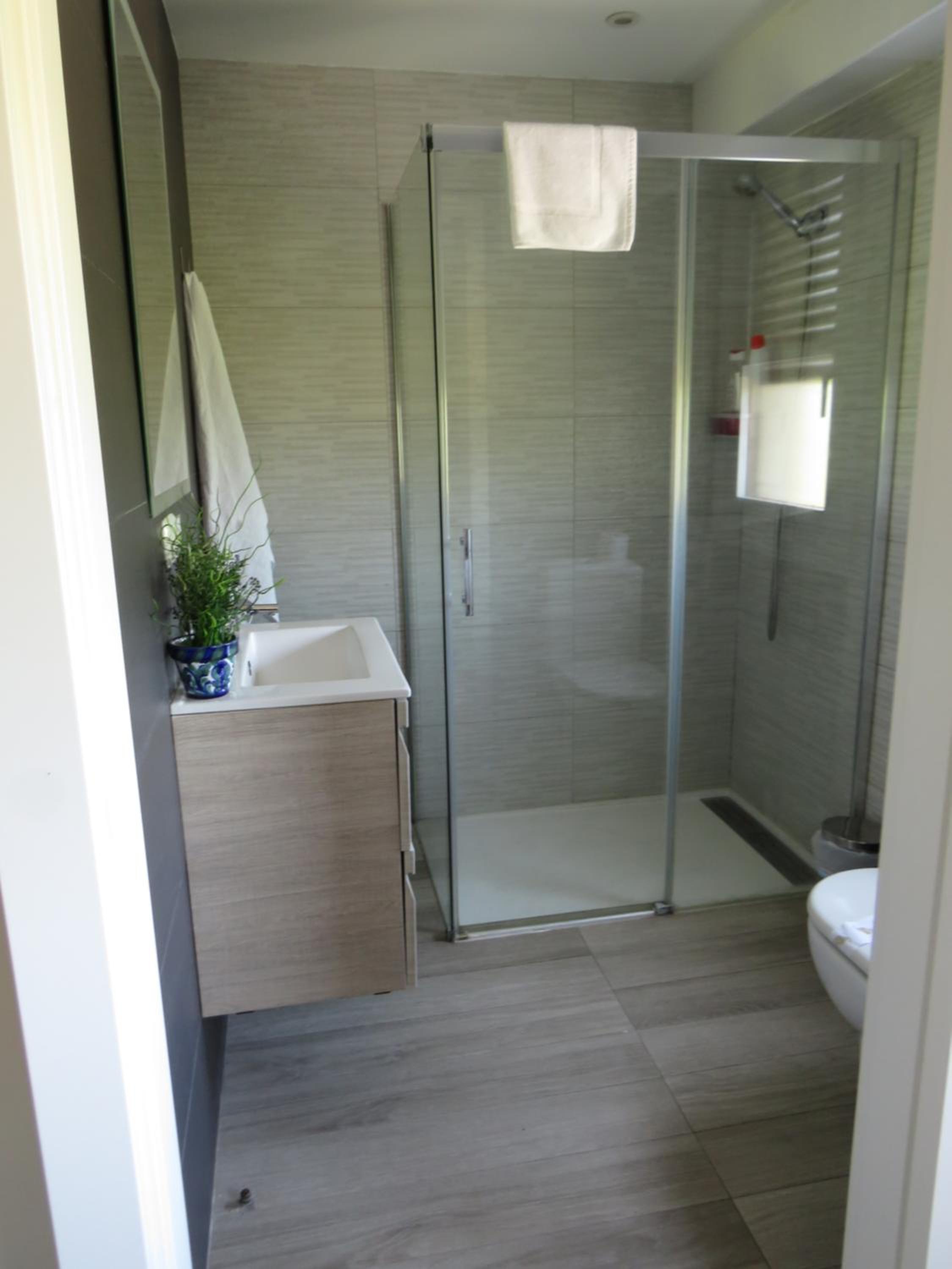 One-Bedroom Apartment - Photo 3