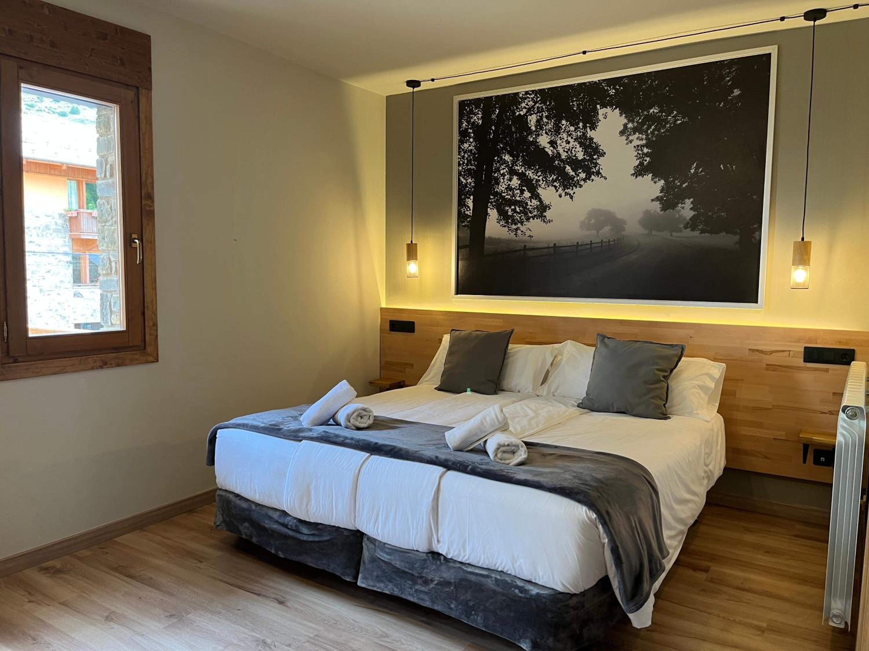 Double Room with Balcony - Photo 4