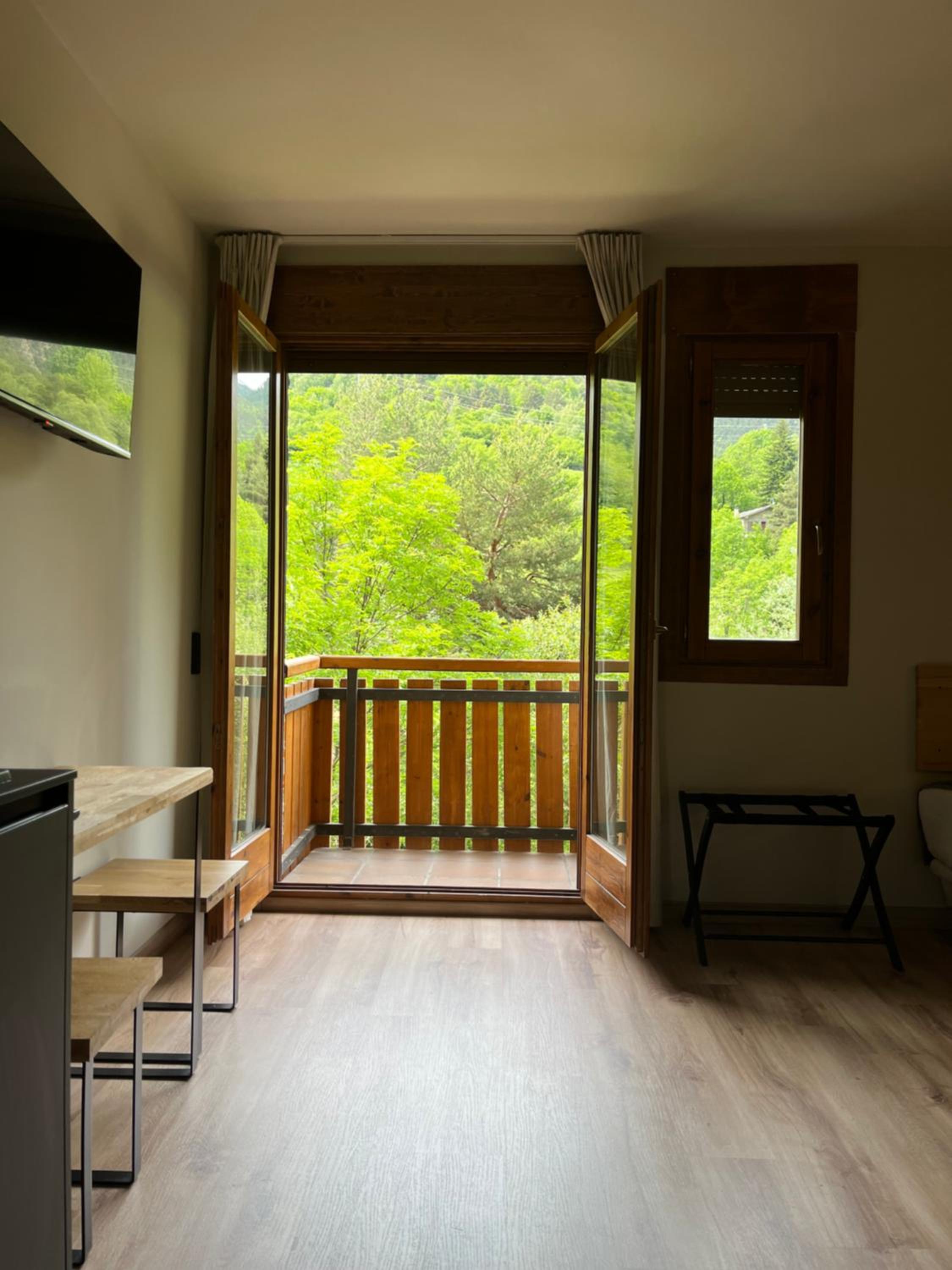 Double Room with Balcony - Photo 6