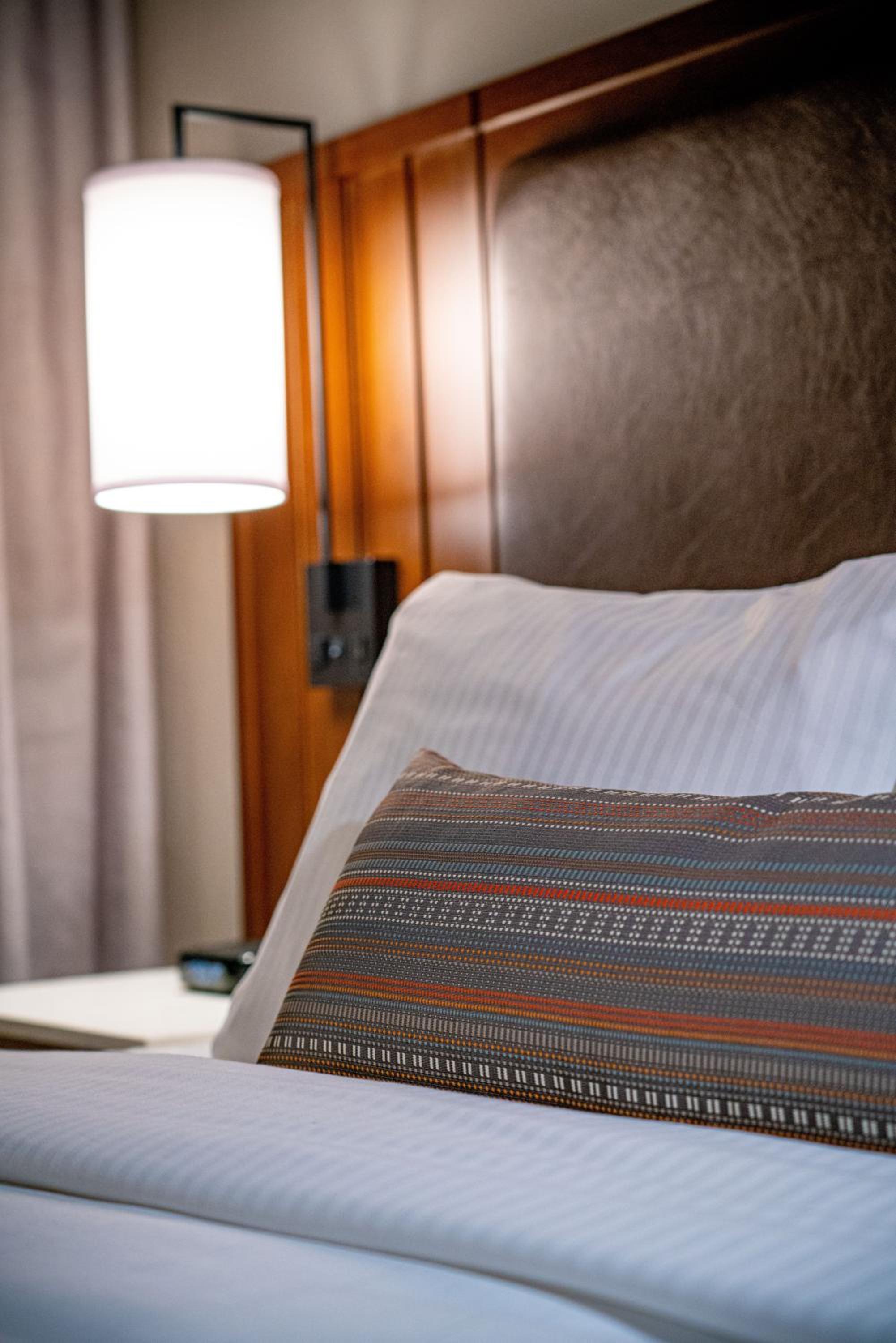 Standard Queen Room with Two Queen Beds - Photo 3