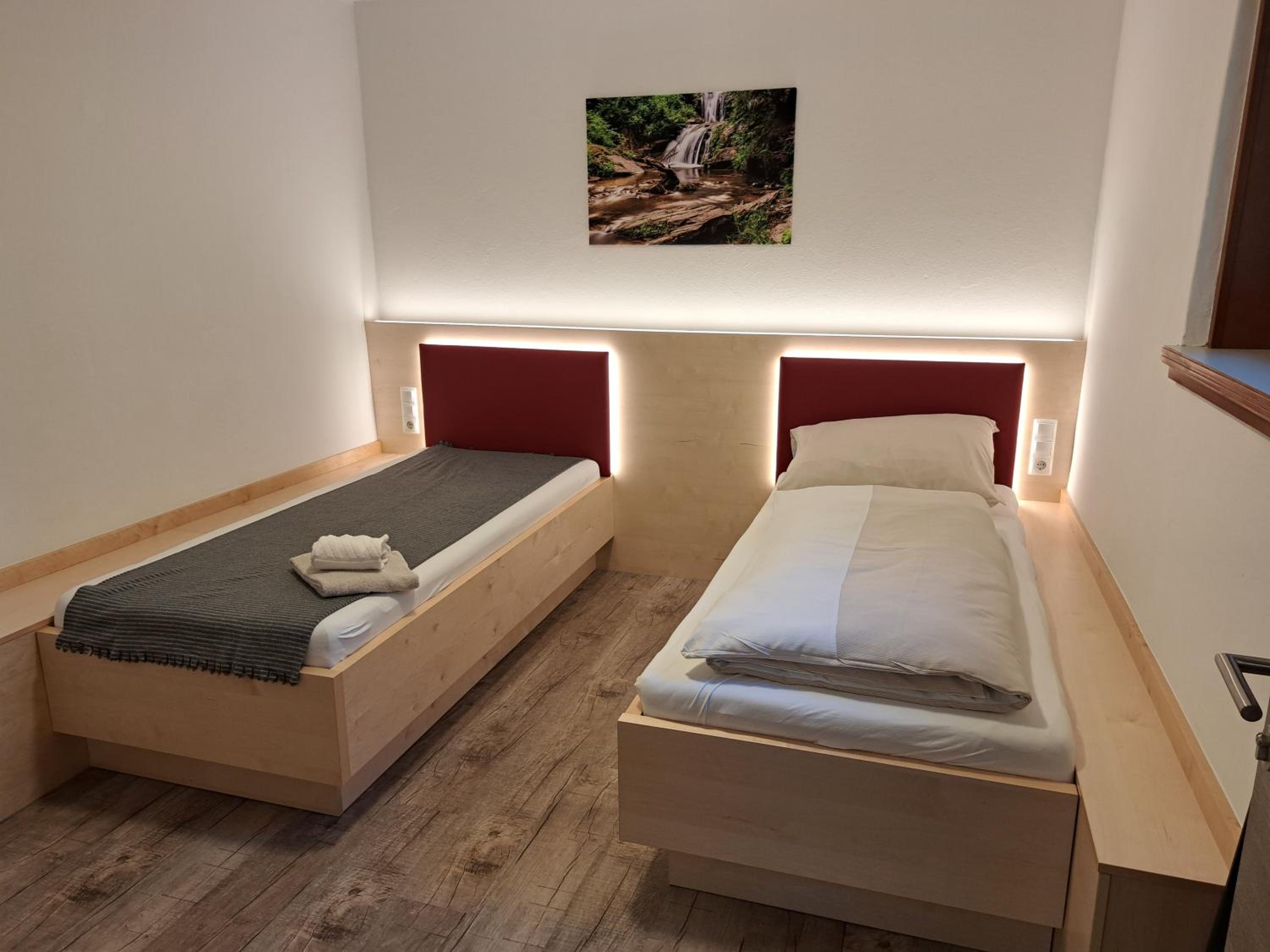 Six-Bedroom House photo 2