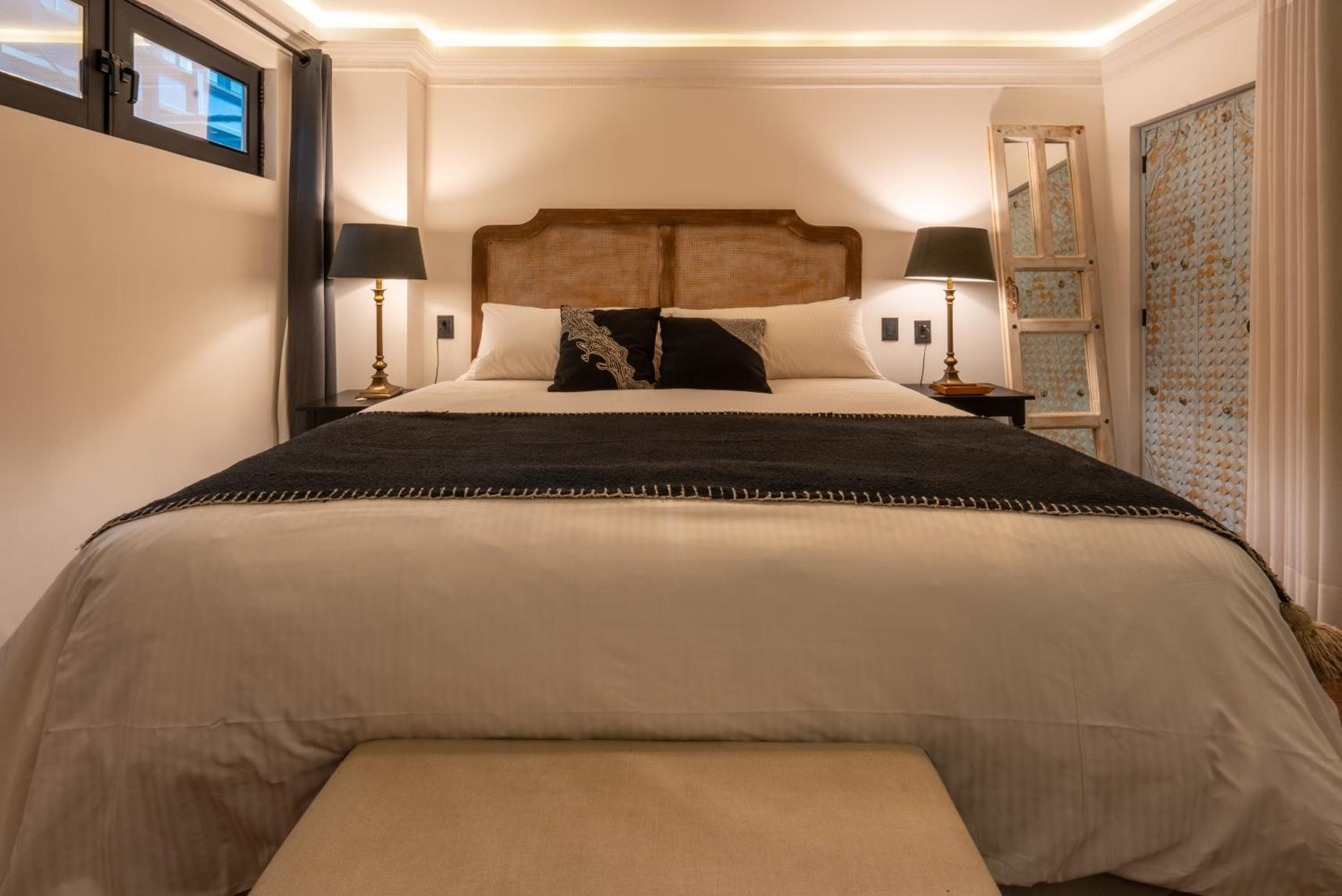 Standard Suite - Photo 30