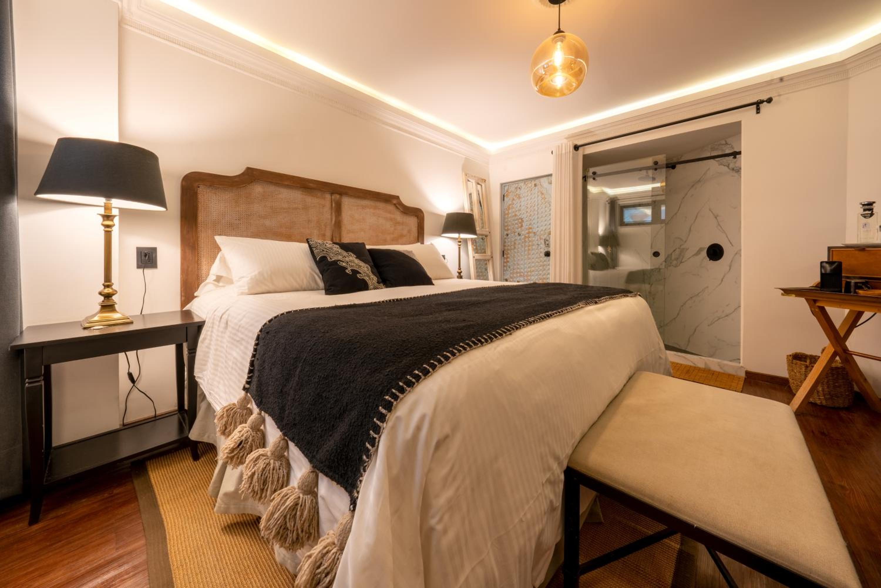 Standard Suite - Photo 29