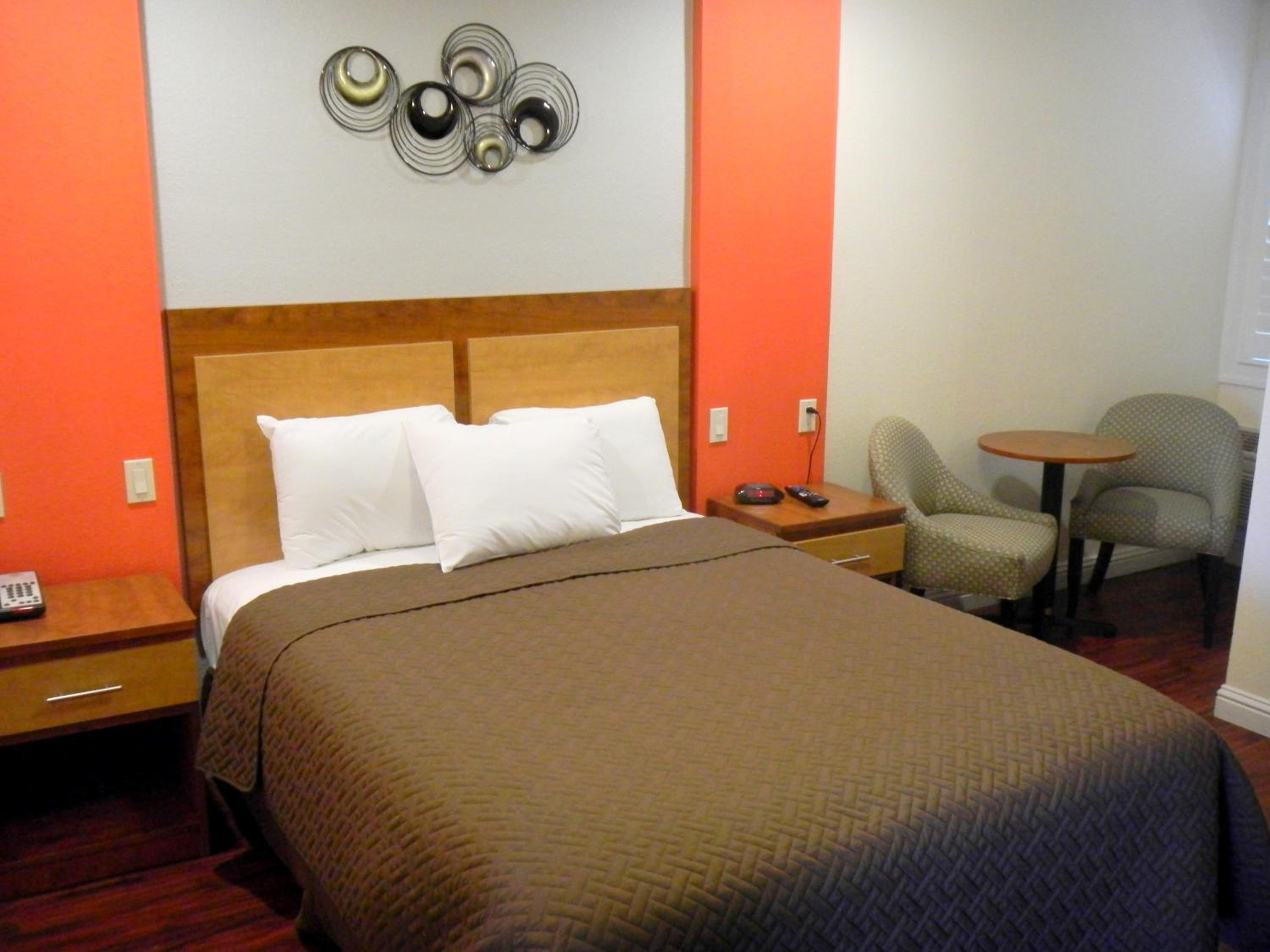 Queen Room photo 3