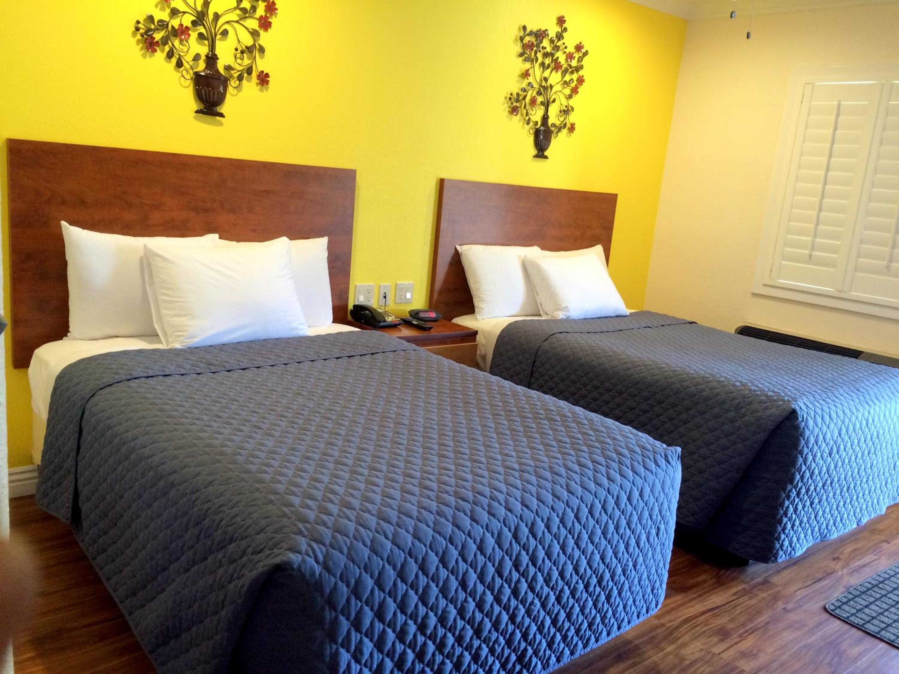 Double Room with Two Double Beds photo 3