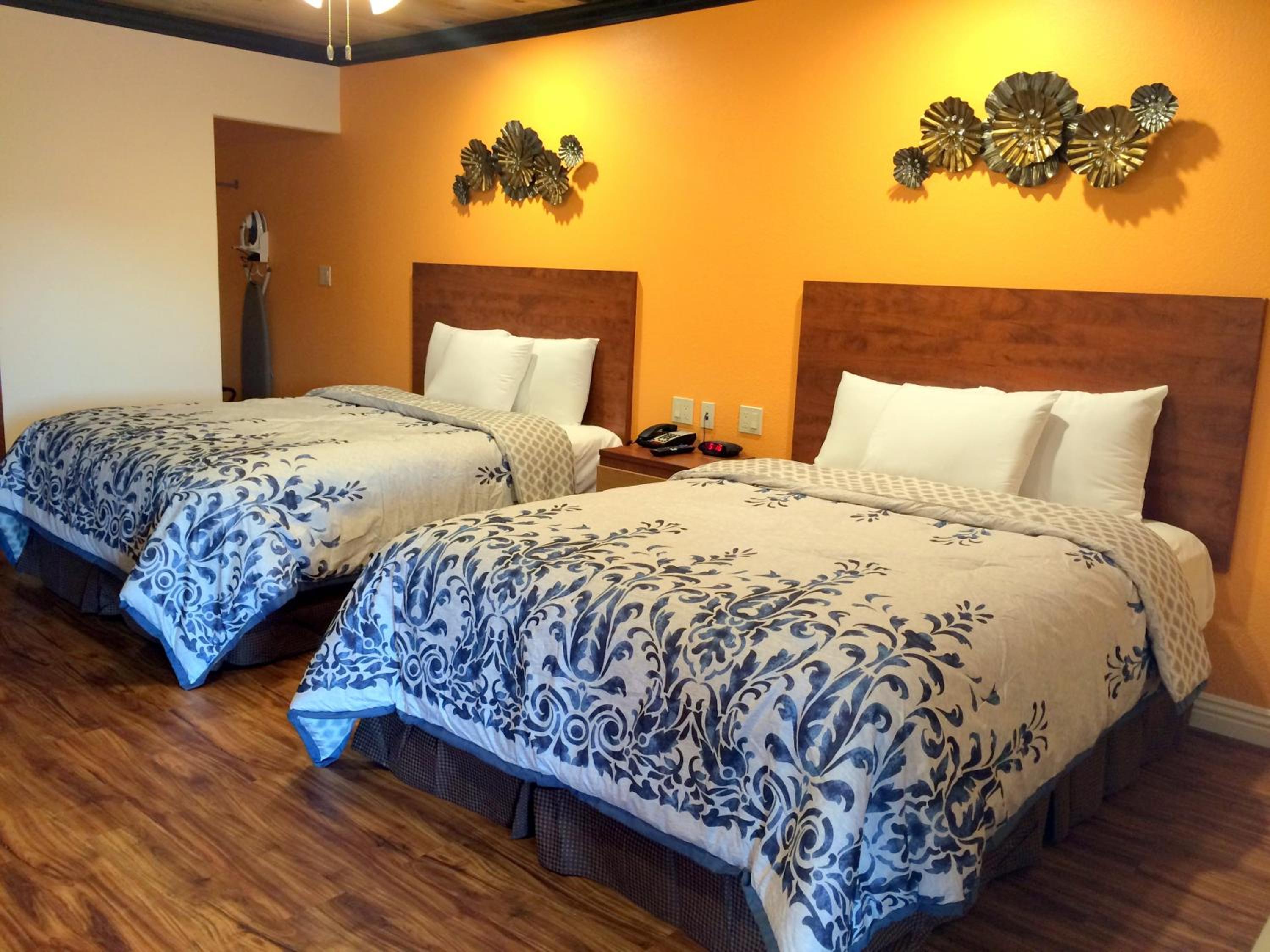 Queen Room with Two Queen Beds photo 1