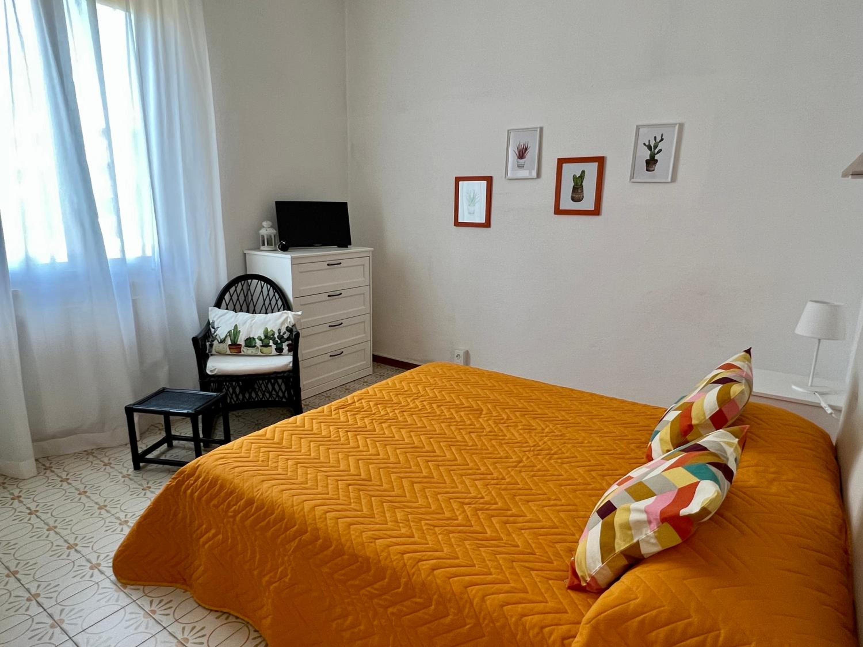 Three-Bedroom Apartment with Balcony photo 3