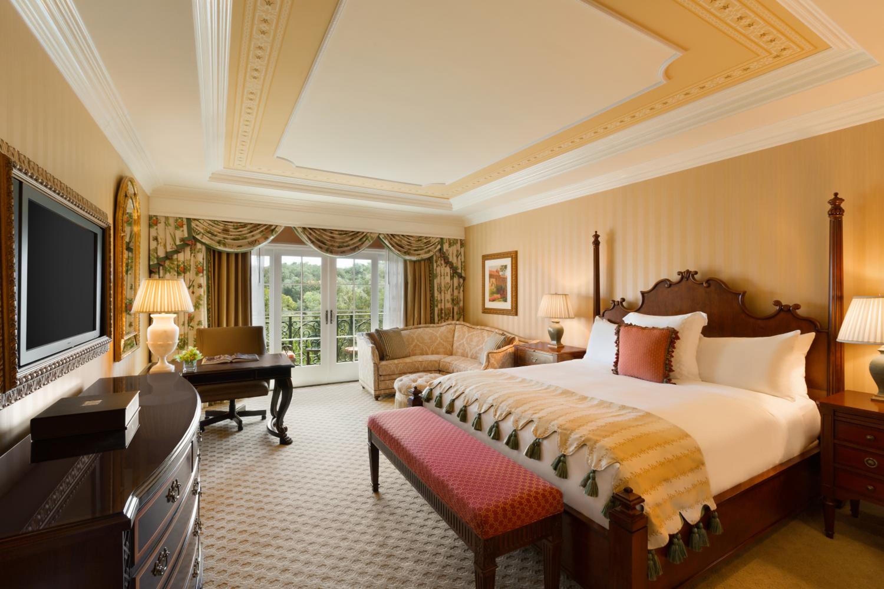 Paseo One-Bedroom King Suite with Sofa Bed and Fireplace - Photo 4