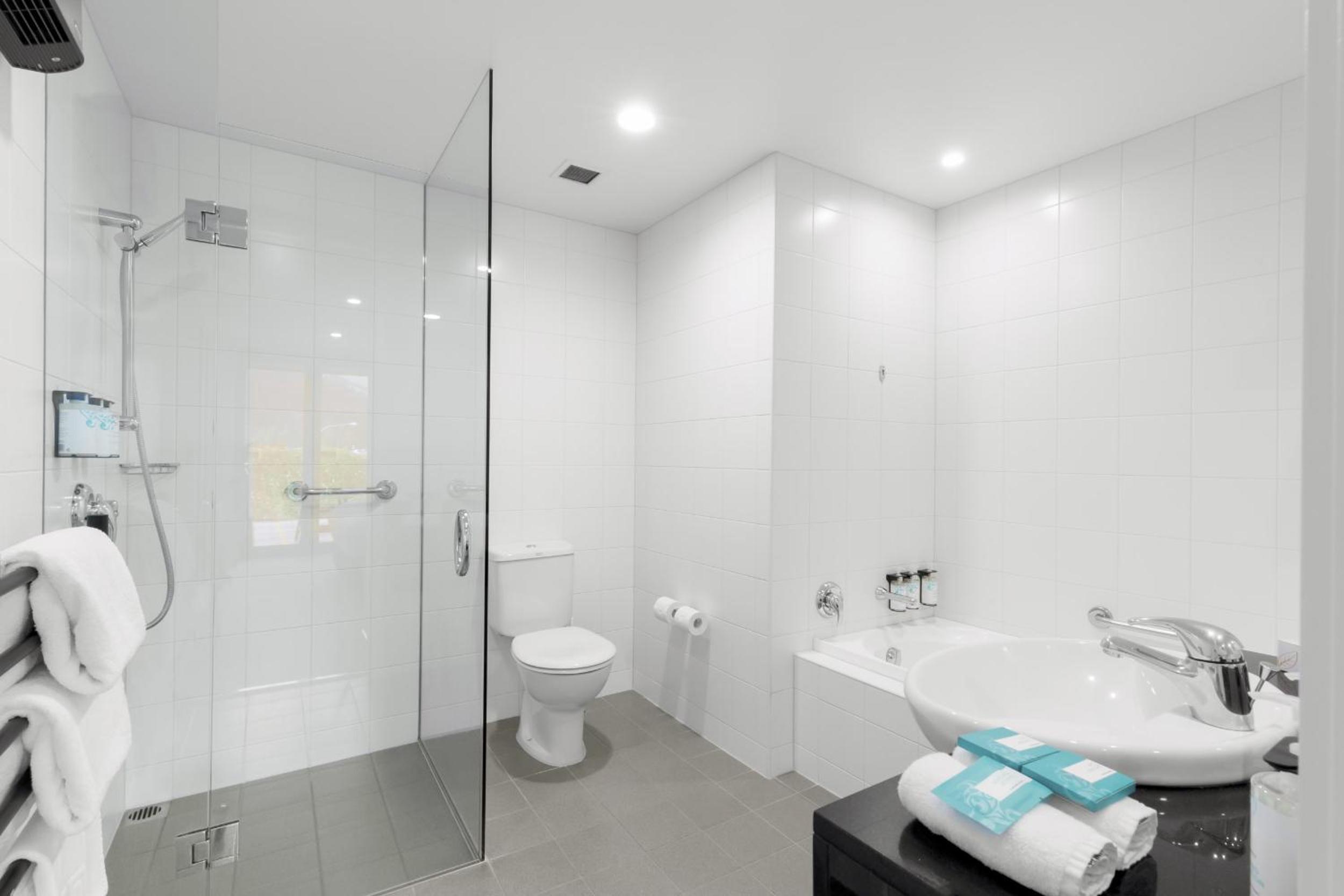 One Bedroom Suite Split King - Non-View - Photo 2