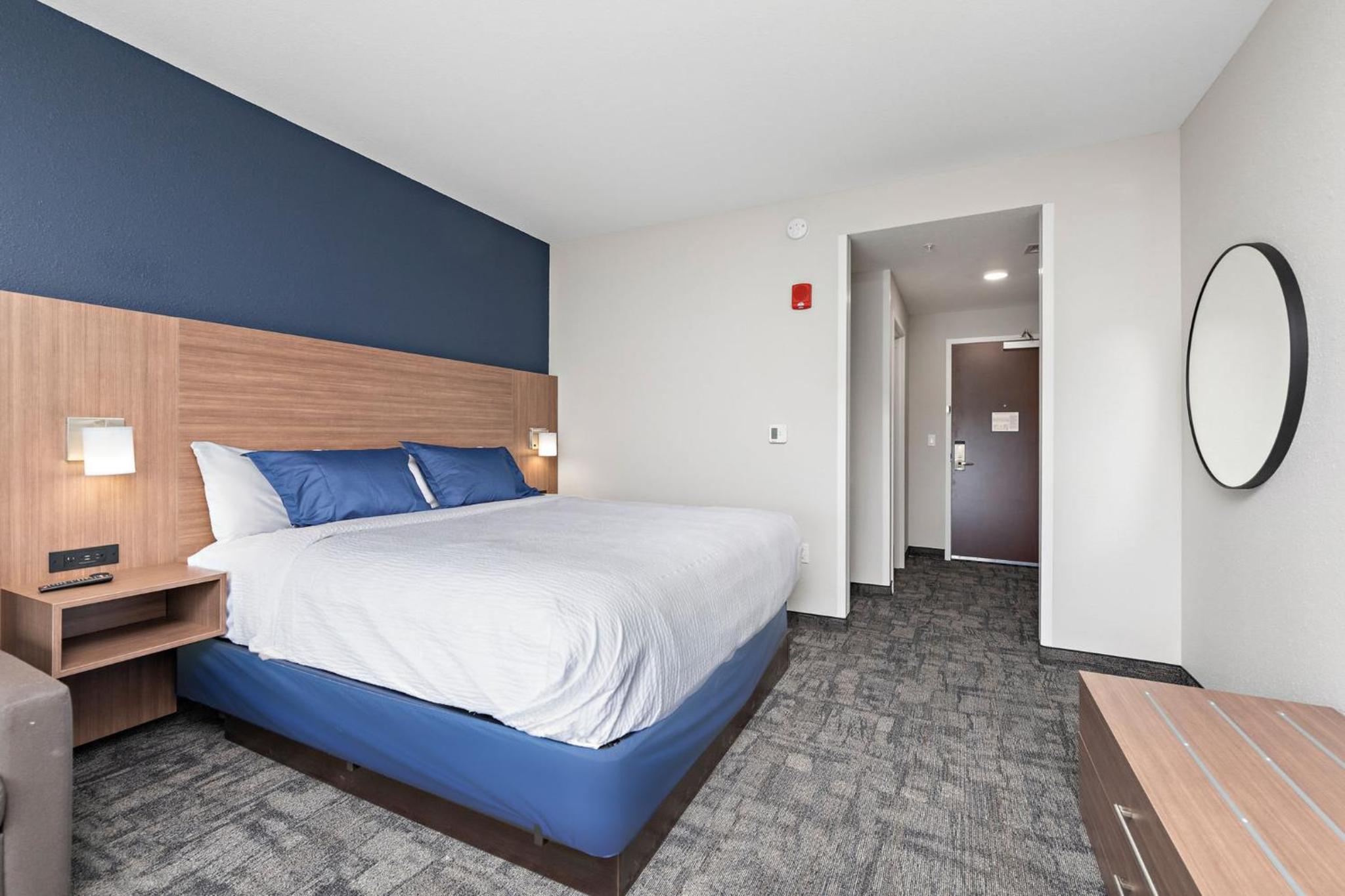 Standard King Room - Photo 6