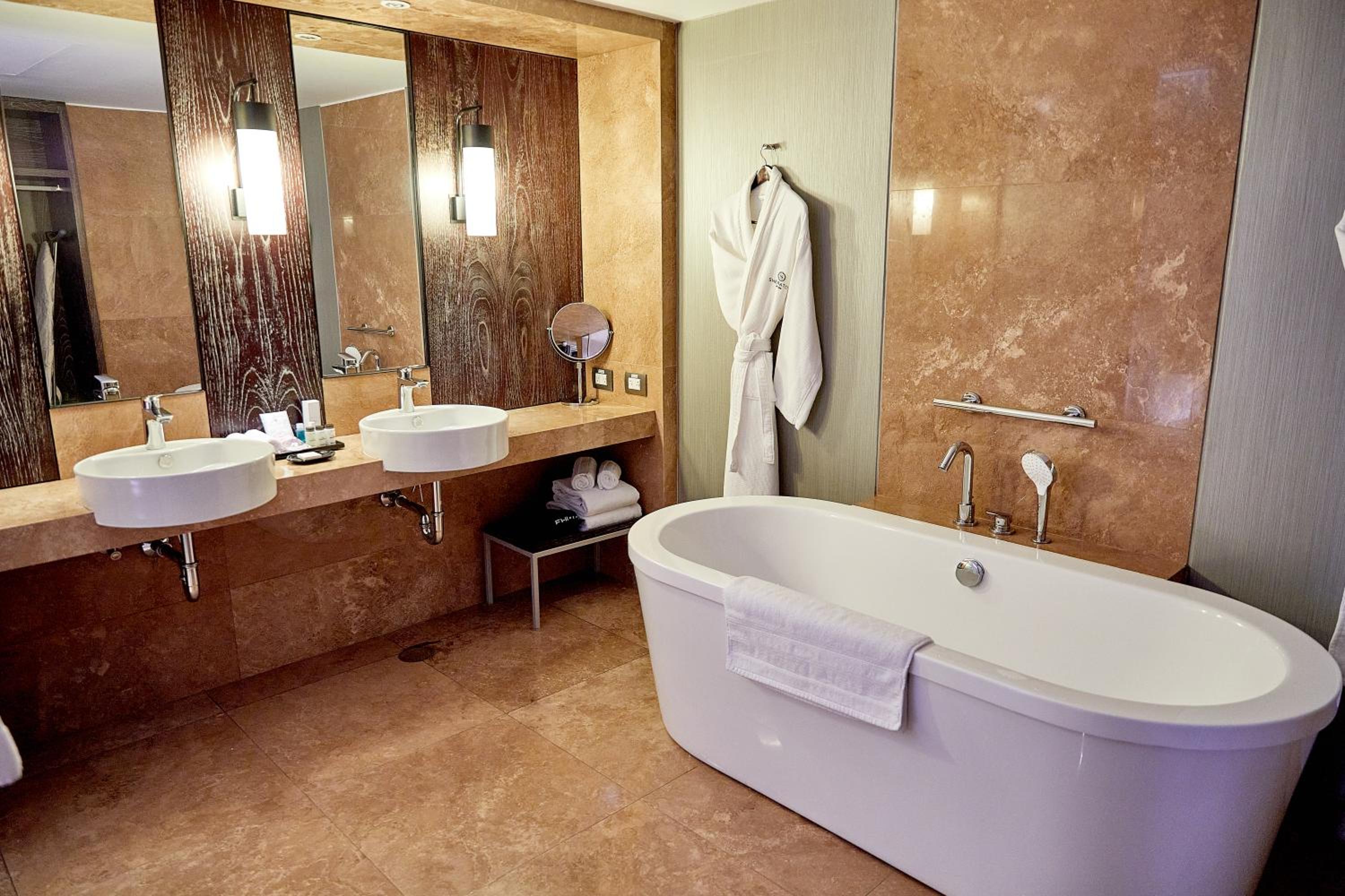 Suite Le Meridien, Executive Suite, 1 King - Photo 13