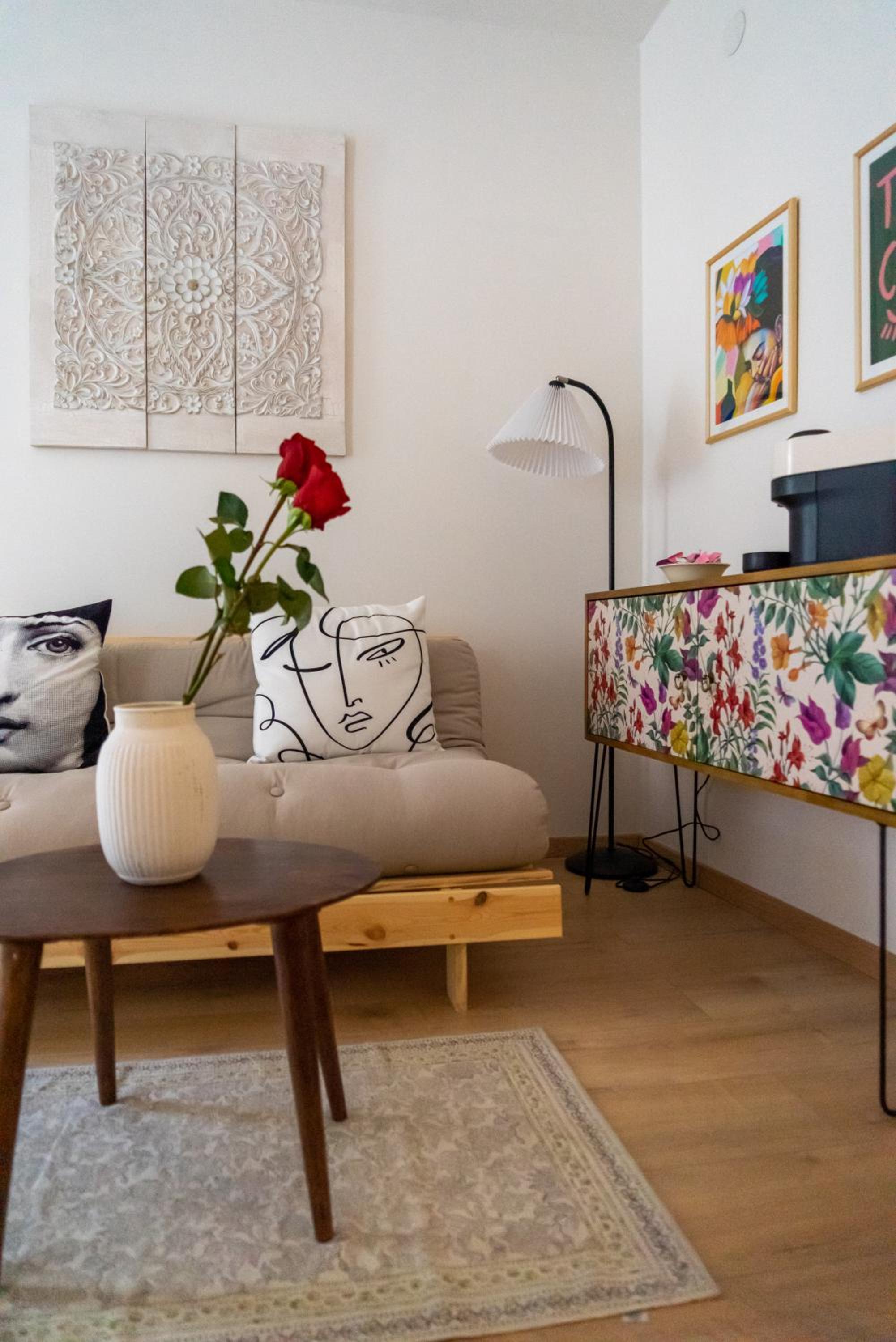 Deluxe One-Bedroom Apartment