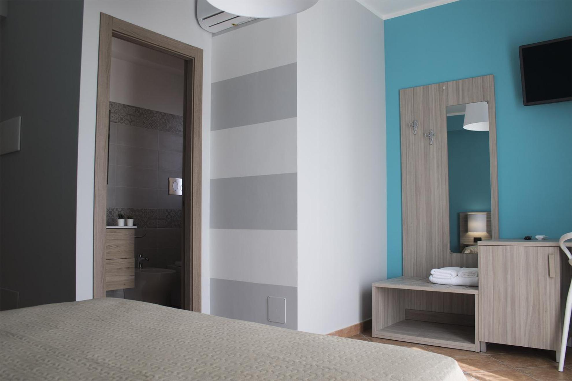 Triple Room with Private Bathroom - Photo 2