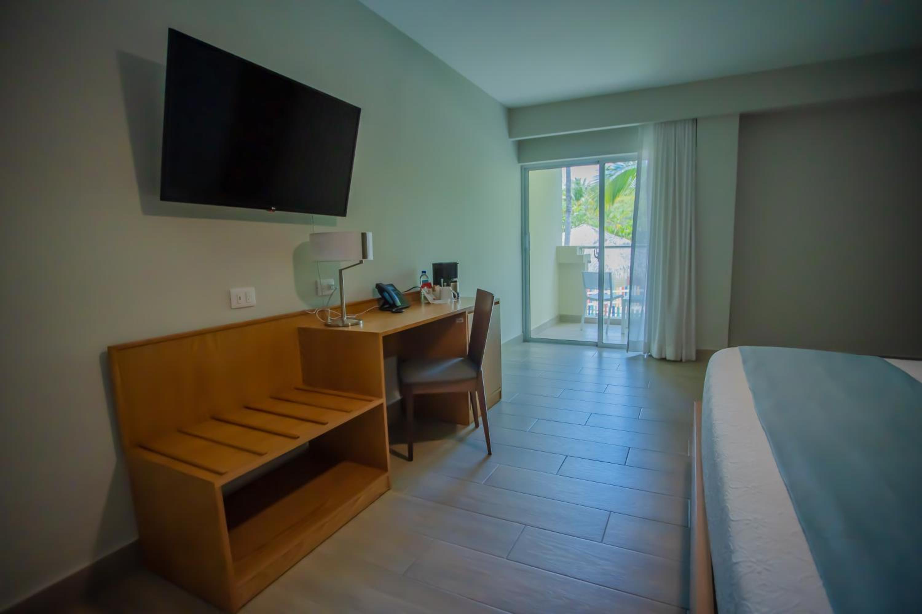 Deluxe King Room - Photo 3