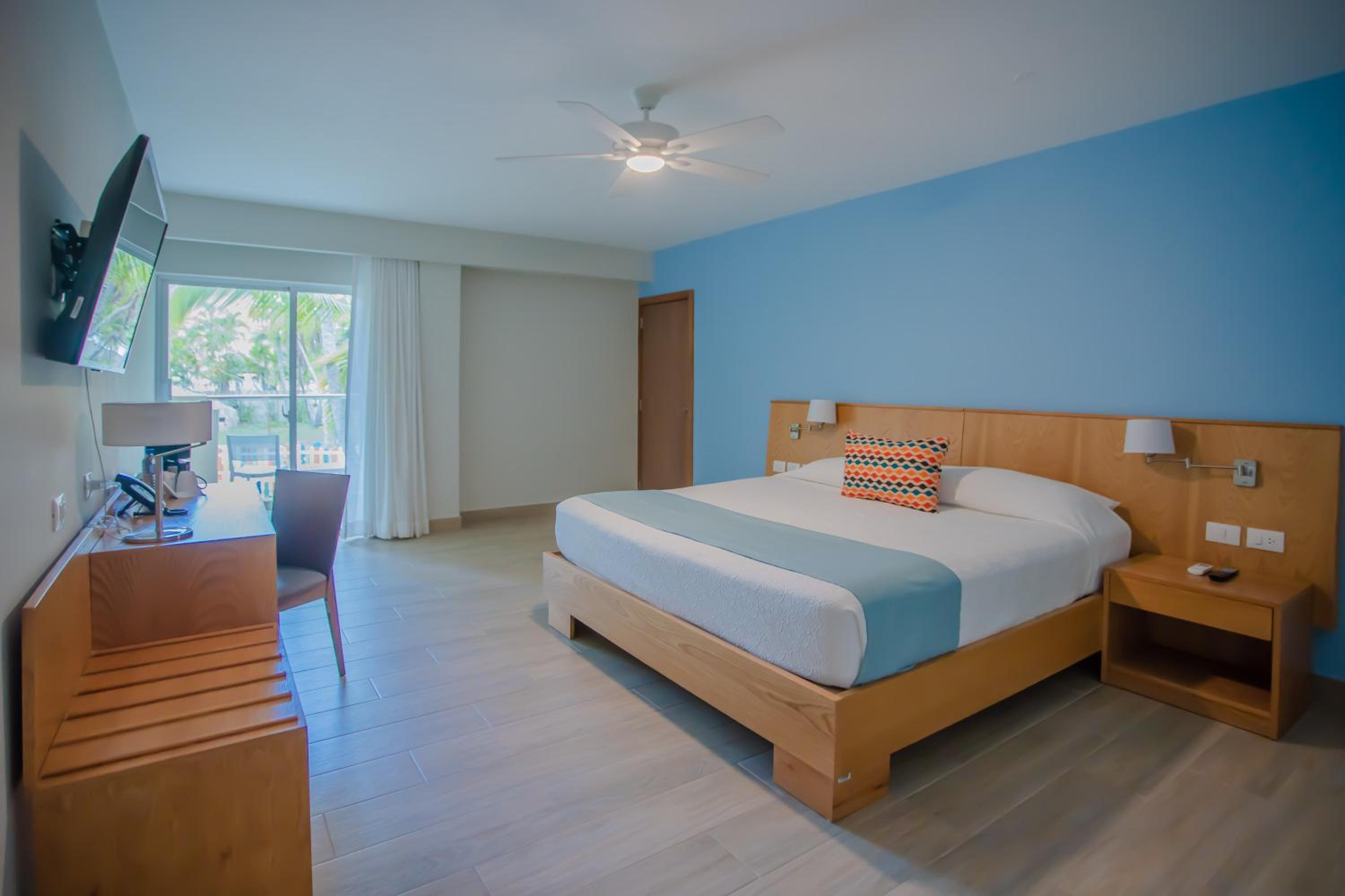 Deluxe King Room - Photo 1