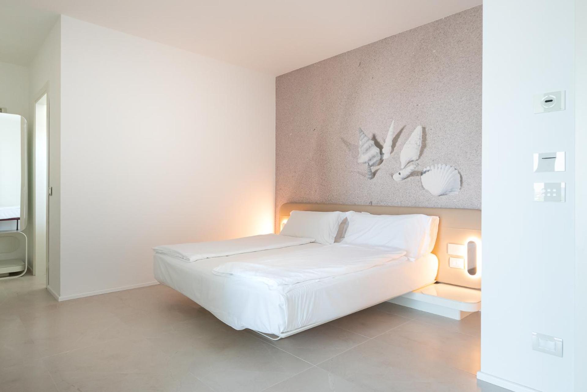 Superior Triple Room with Jacuzzi and Side Sea View