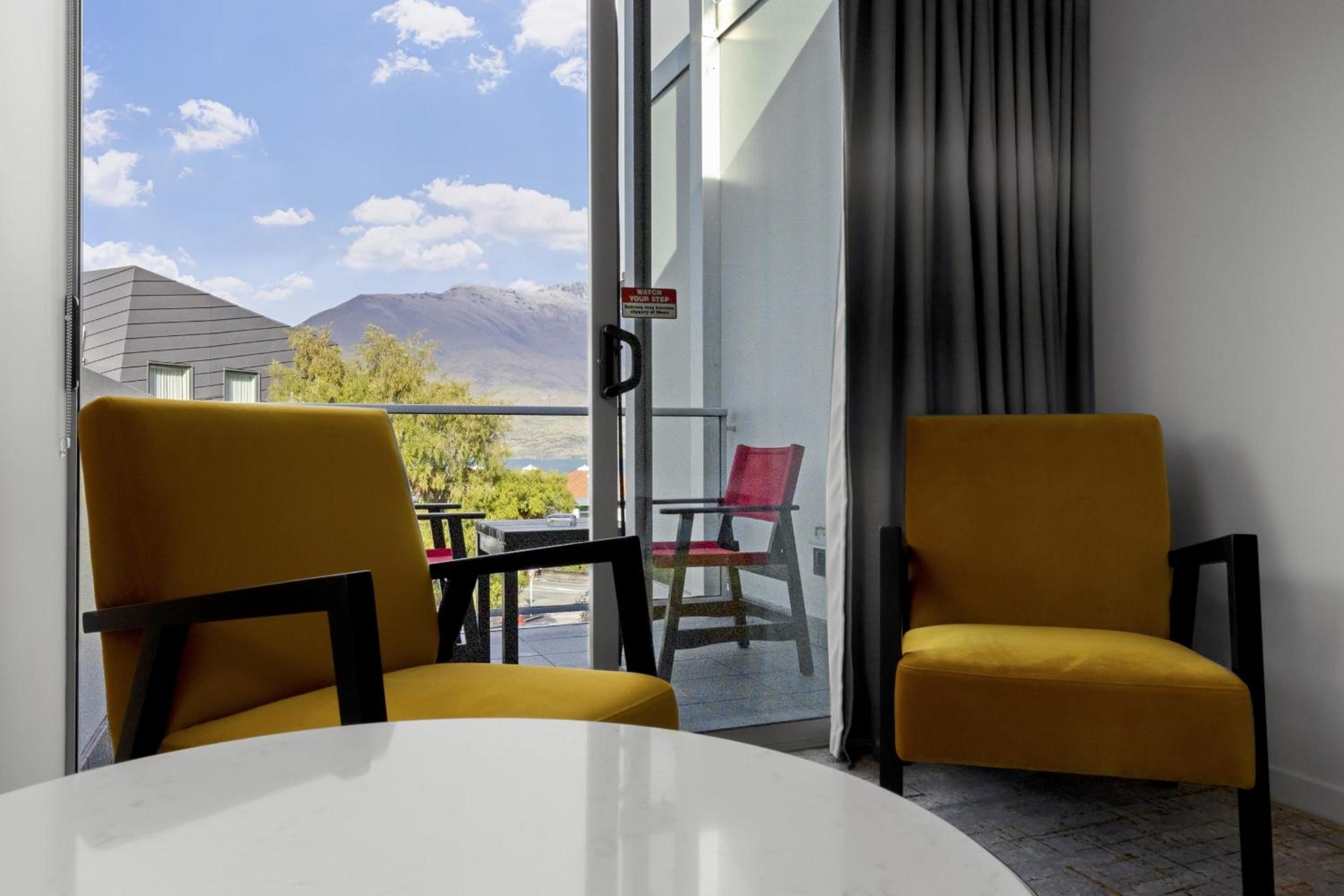 Superior Room with Two Double Beds – Mountain View