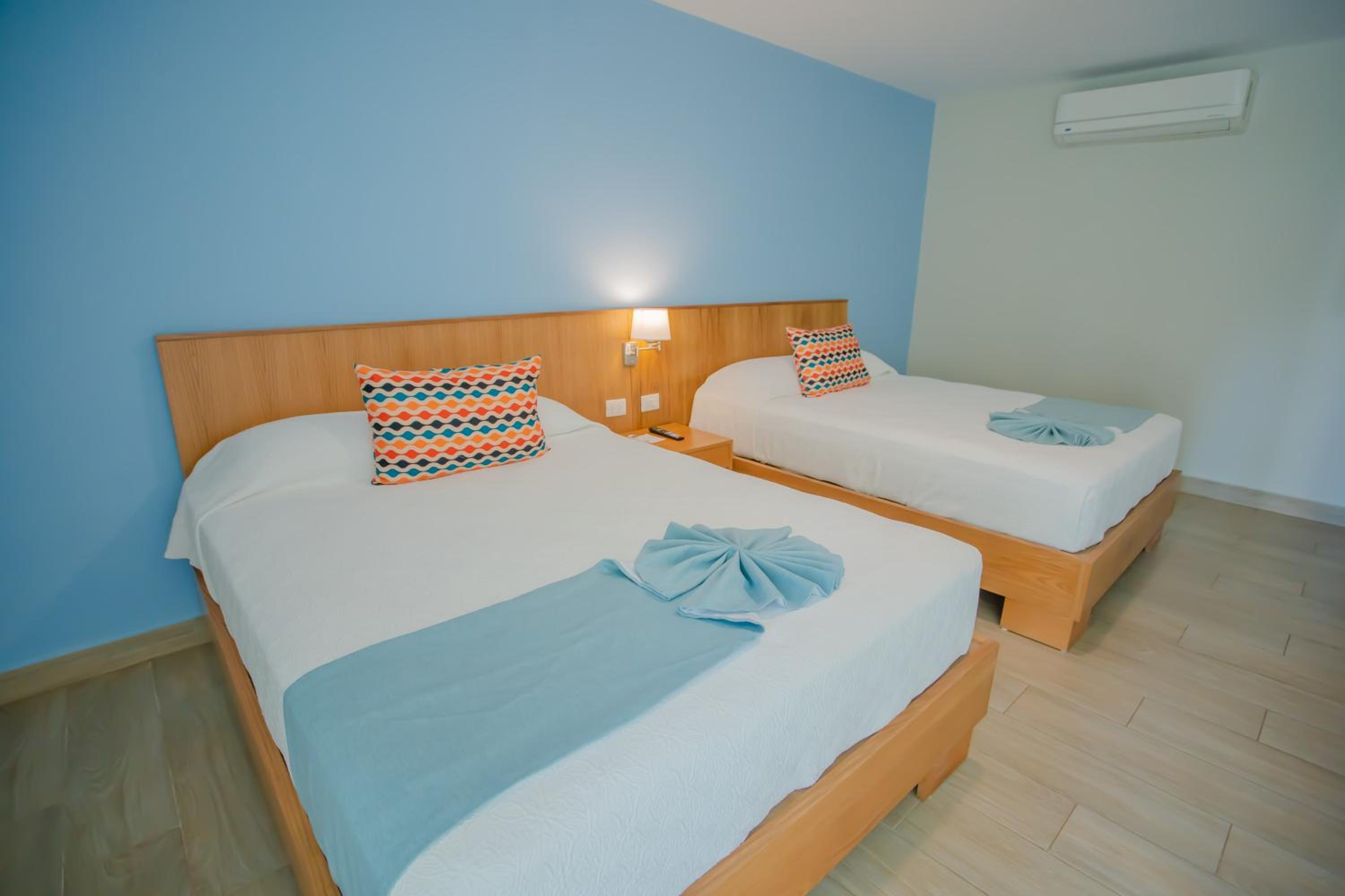 Deluxe Double Room with Balcony and Sea View - Photo 3