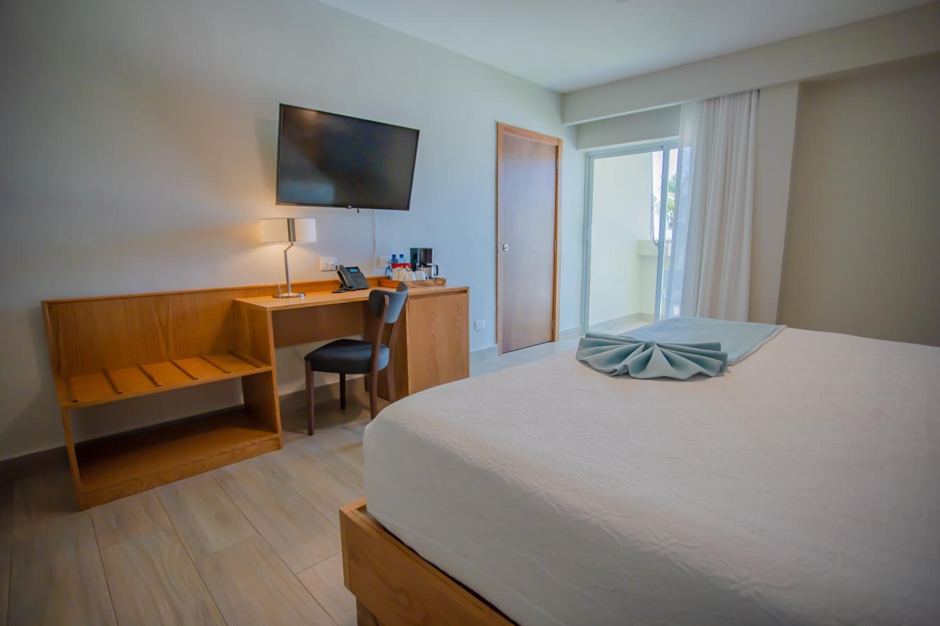 Deluxe King Room photo 2
