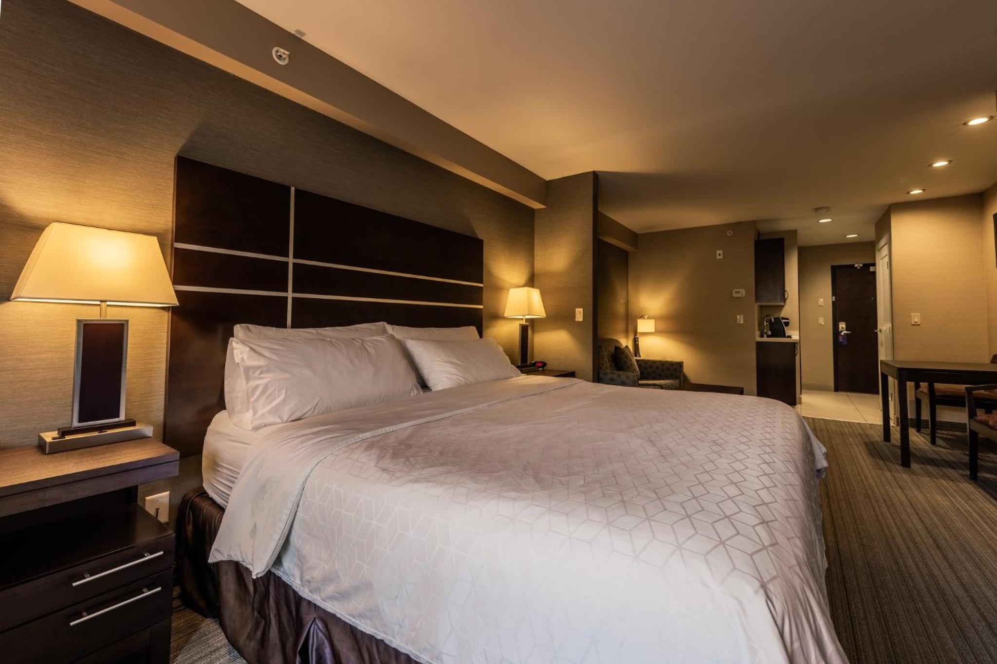 Holiday Inn Express Golden-Kicking Horse by IHG