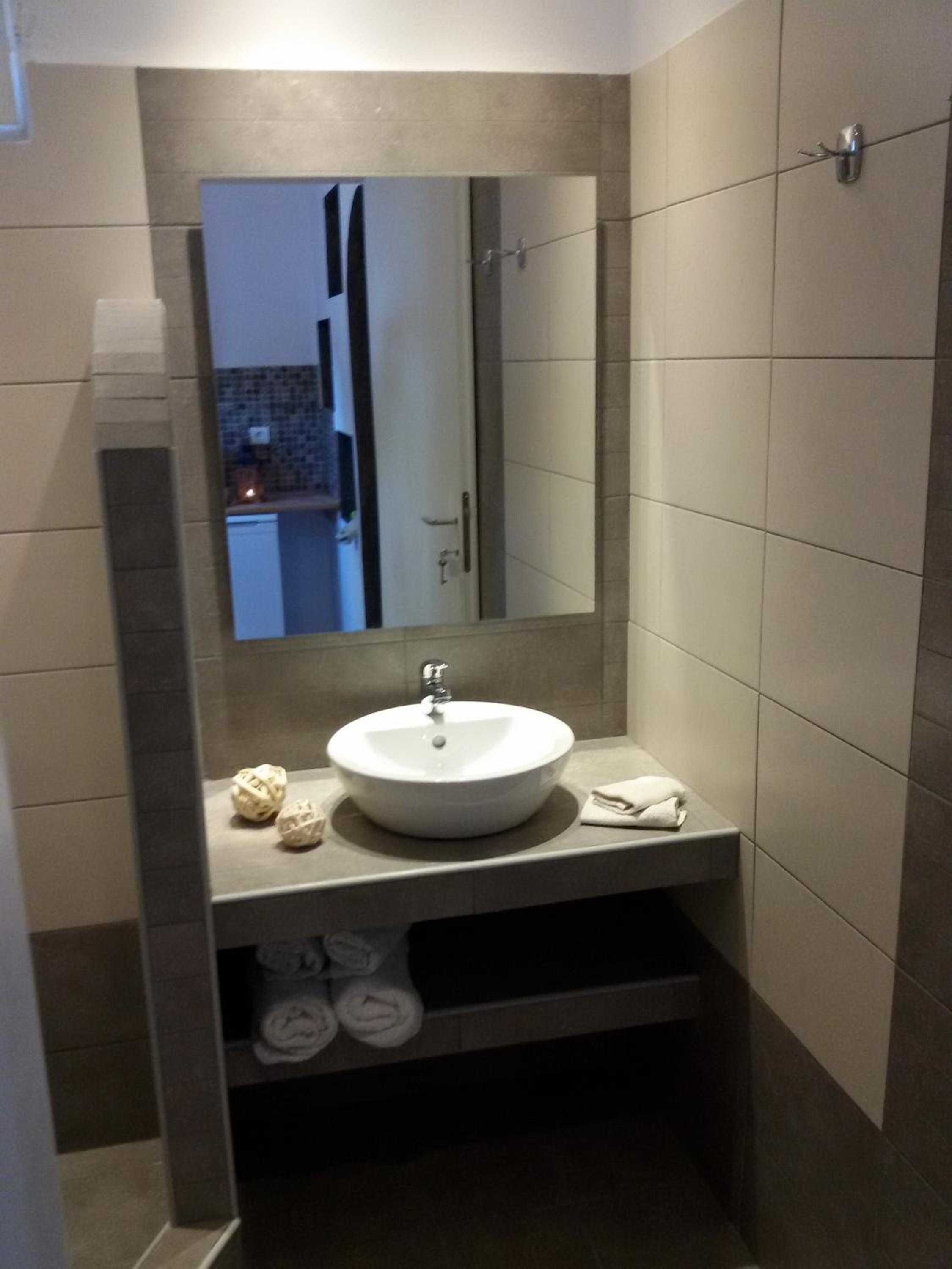 One-Bedroom Apartment - Photo 8