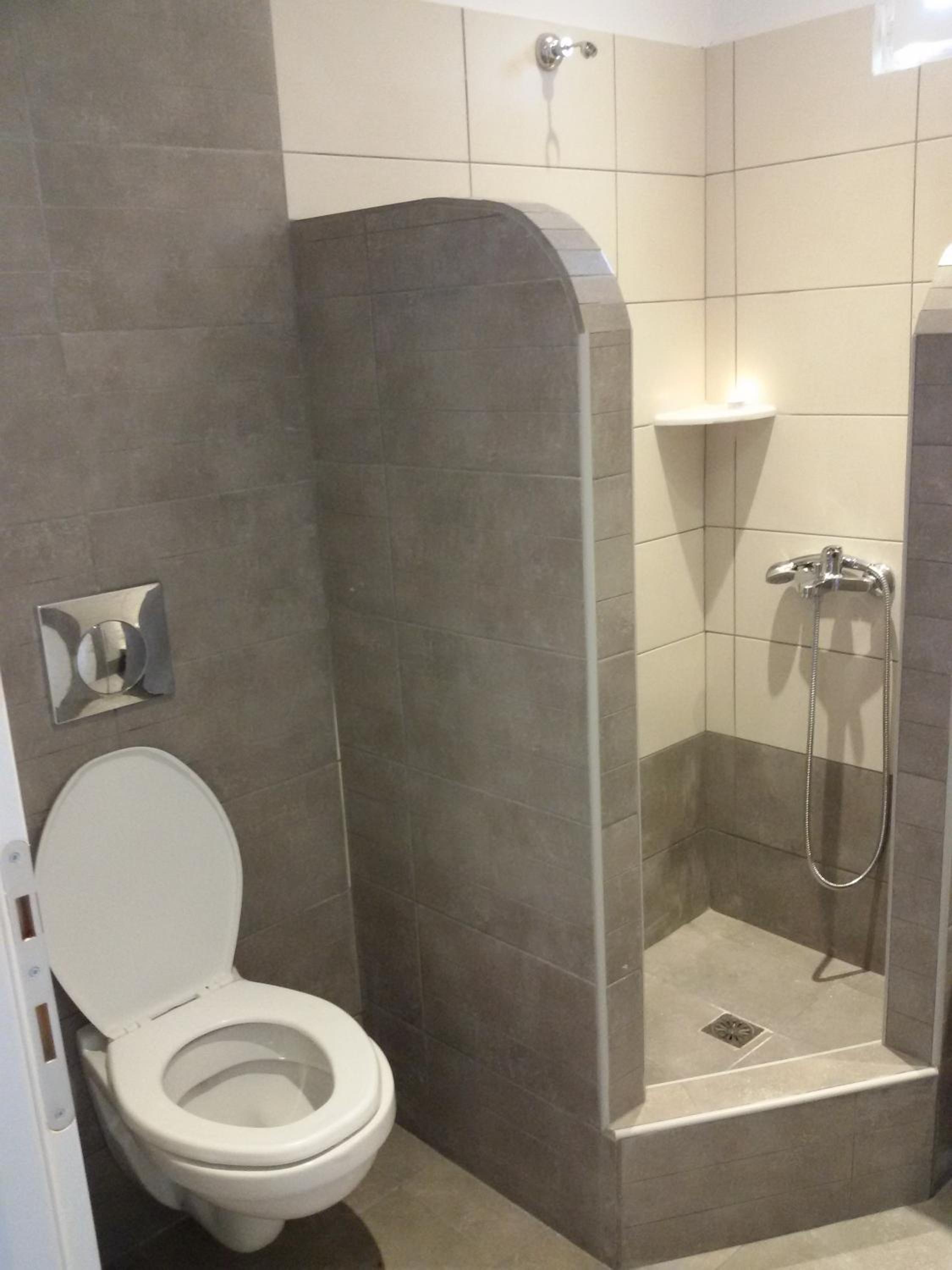 One-Bedroom Apartment - Photo 3