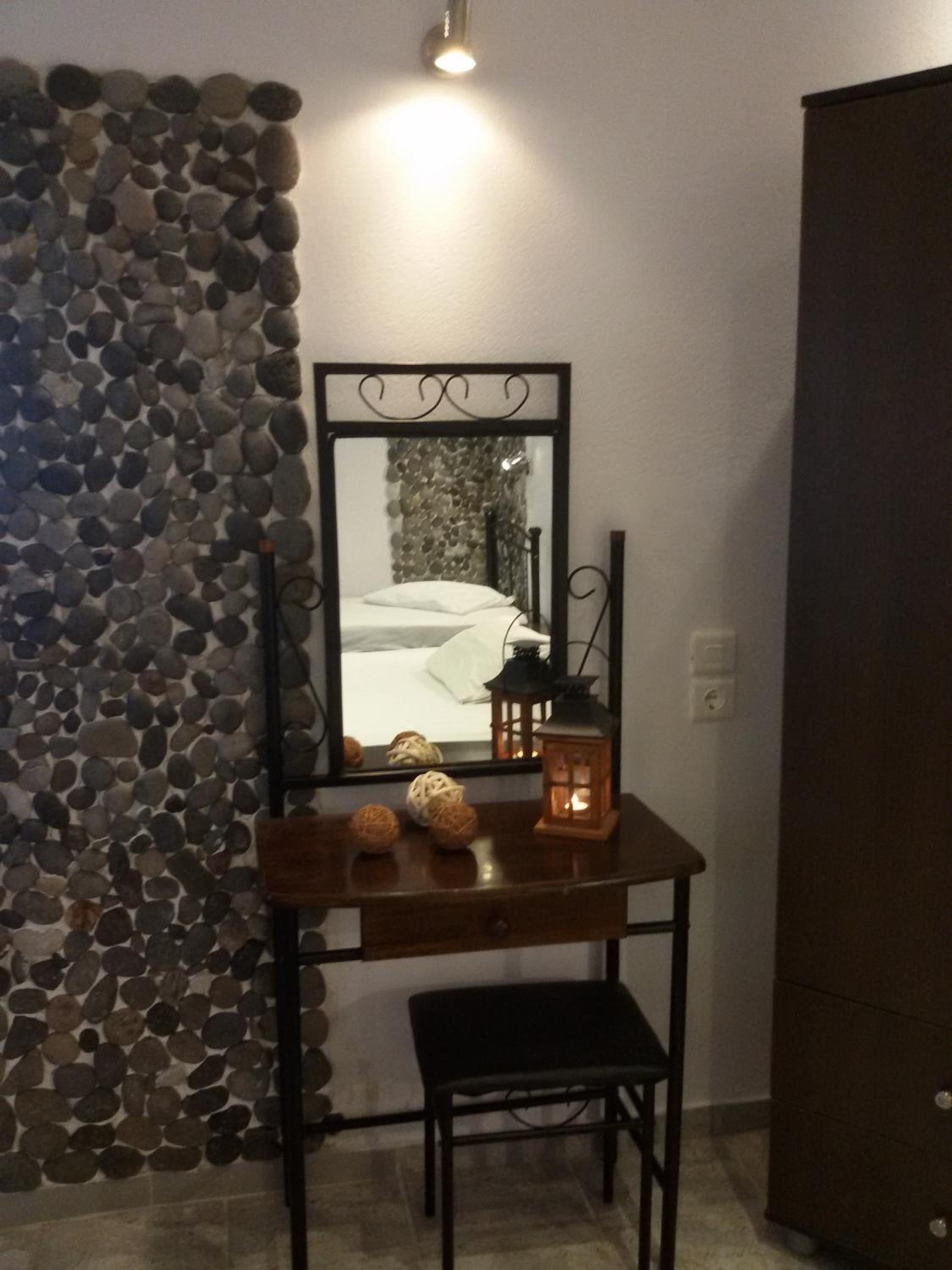 One-Bedroom Apartment - Photo 9