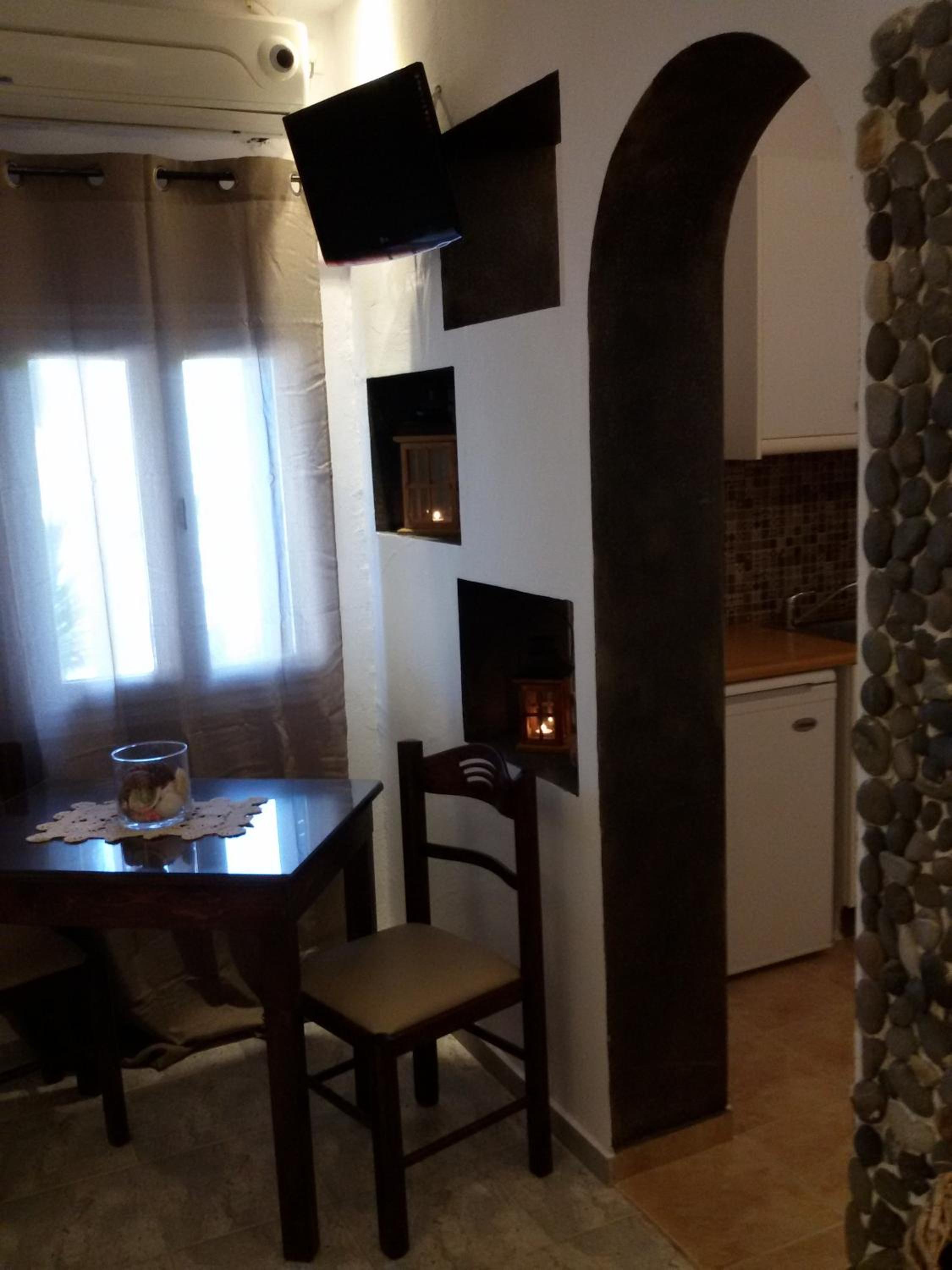 One-Bedroom Apartment - Photo 12