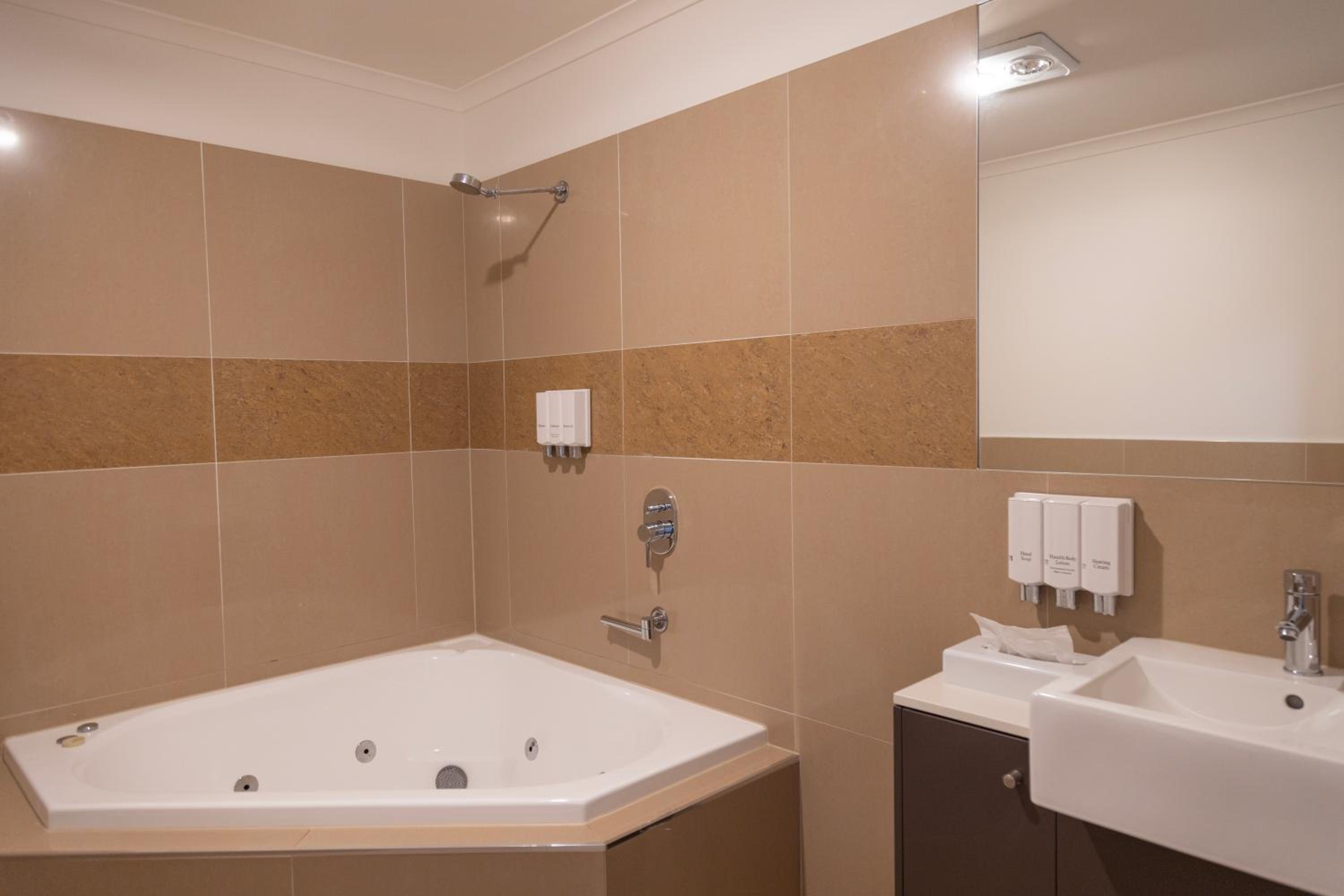 King Room with Spa Bath photo 3
