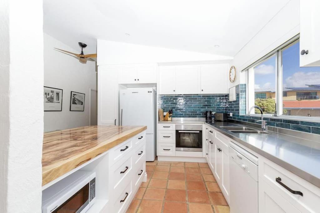 Three-Bedroom House photo 2