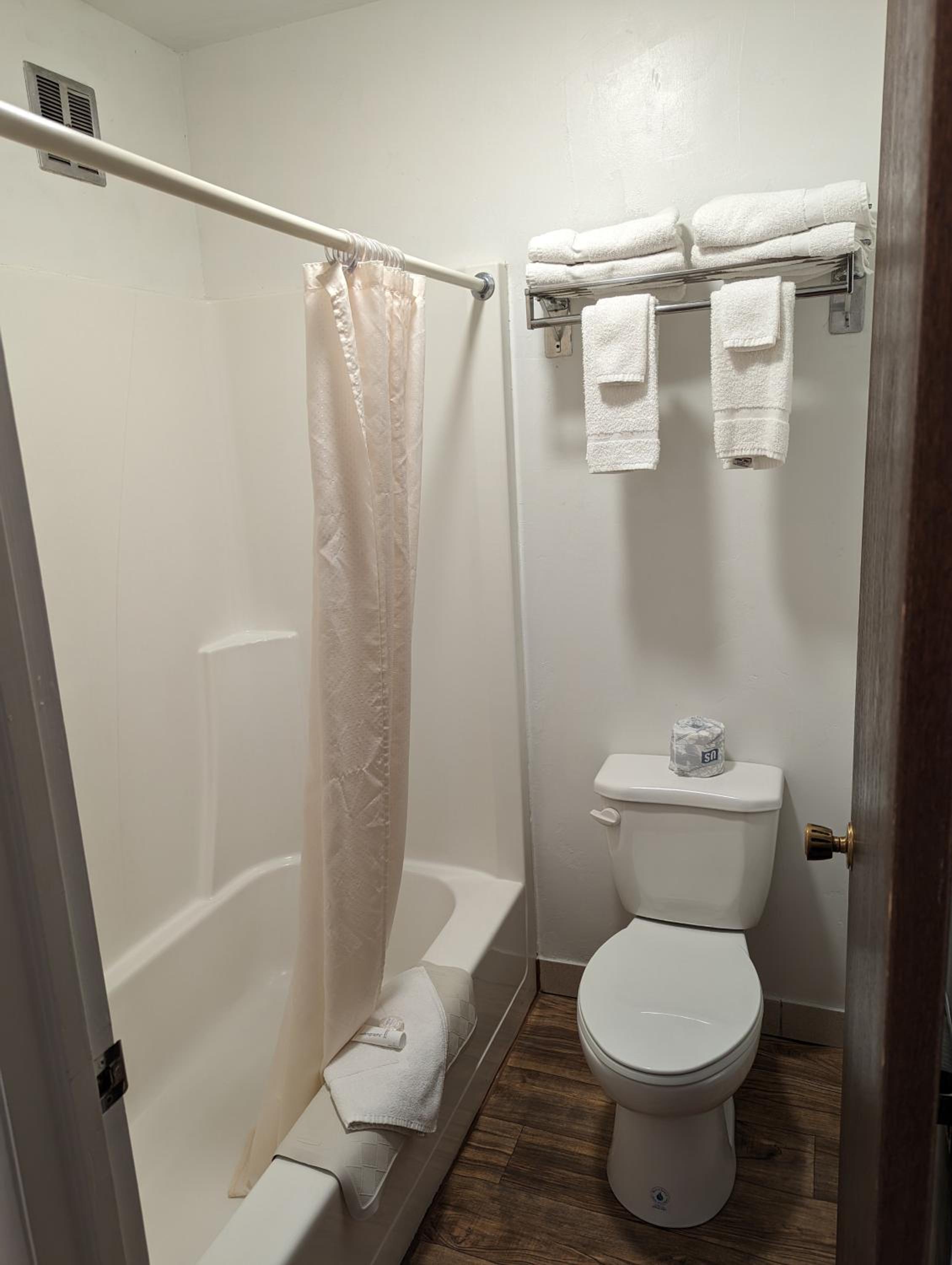 King Room - Non-Smoking photo 2